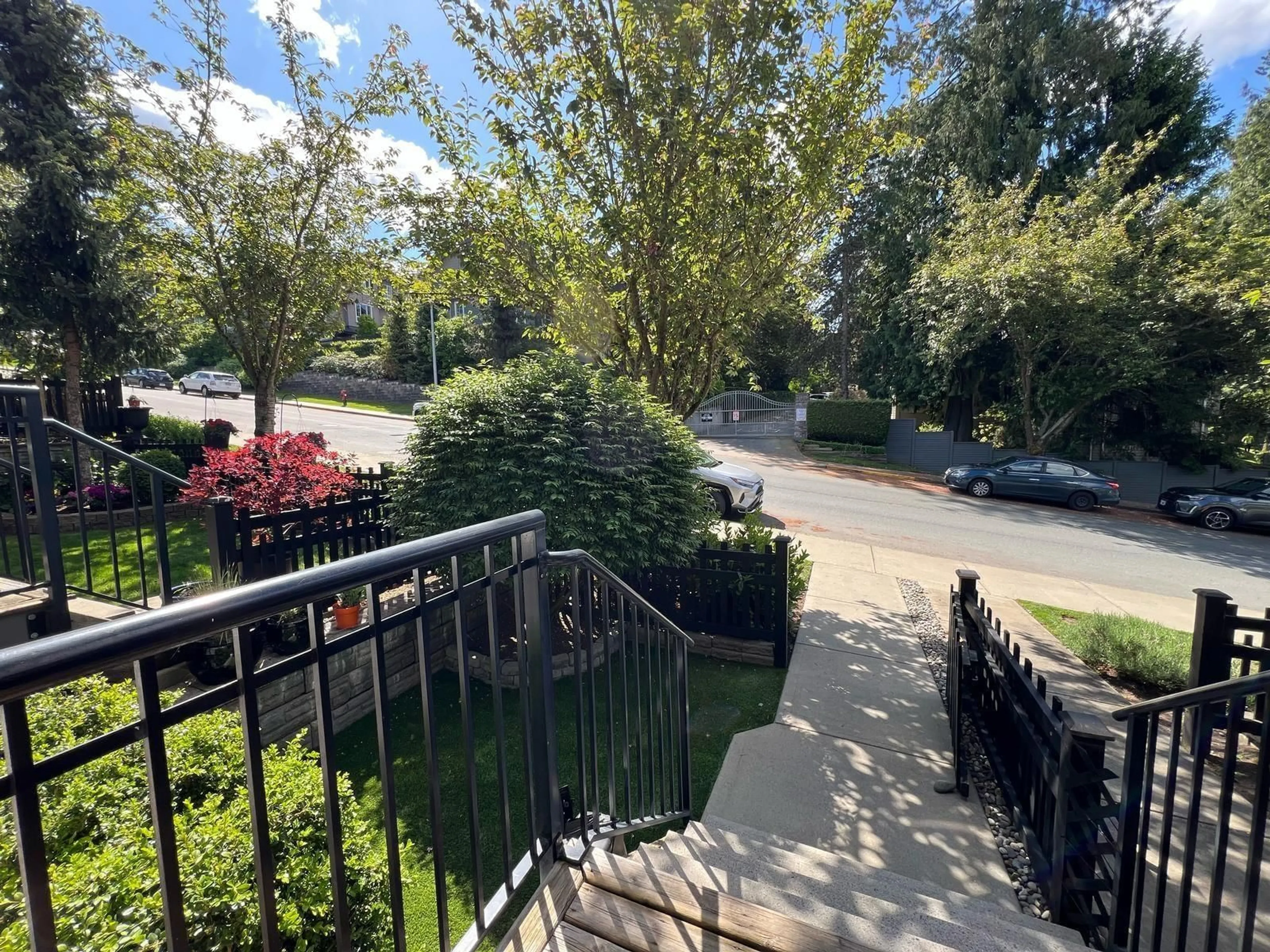A pic from outside/outdoor area/front of a property/back of a property/a pic from drone, city buildings view from balcony for 11 - 21867 50, Langley British Columbia V3A3T2