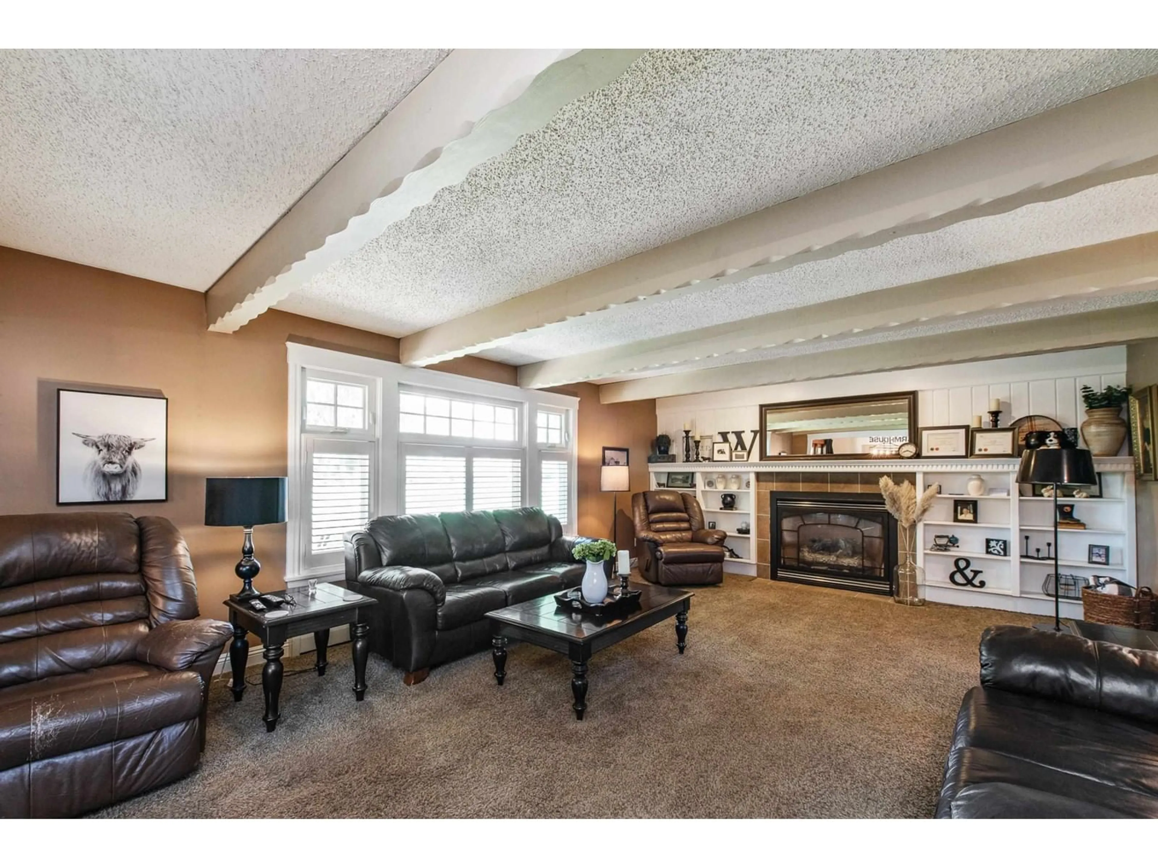 Living room with furniture, unknown for 22285 64, Langley British Columbia V2Y2N8