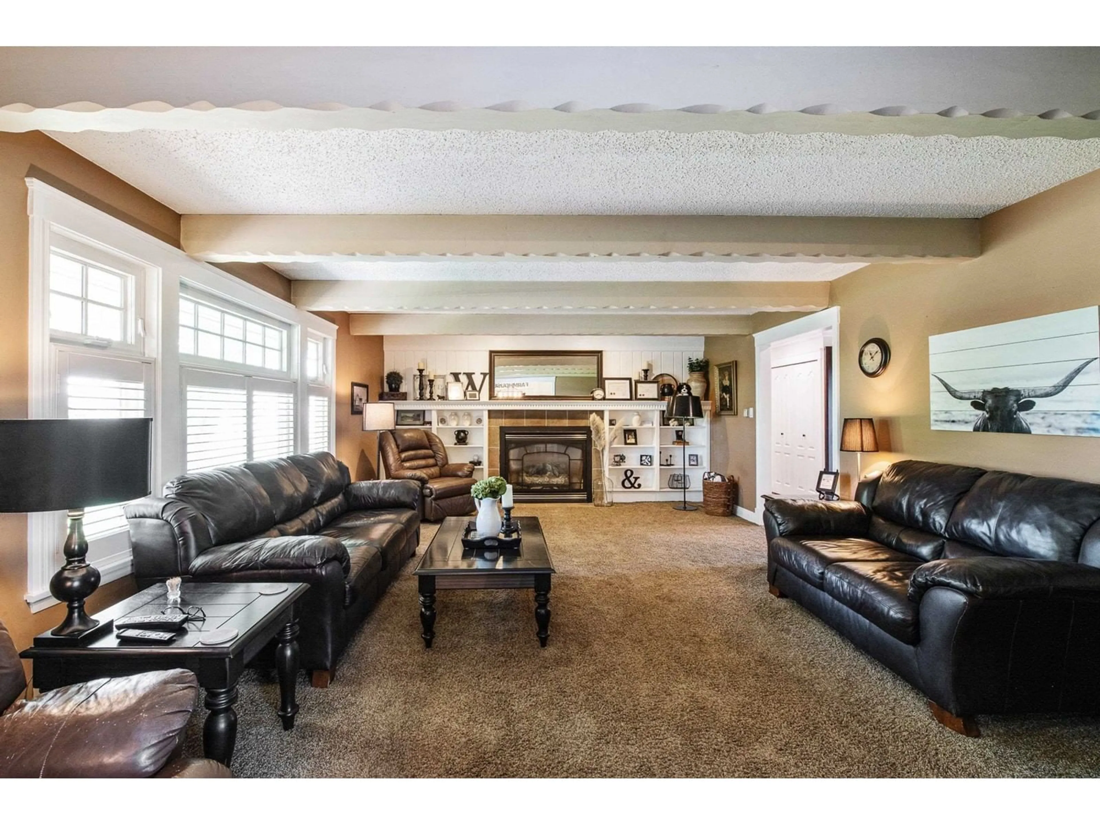 Living room with furniture, unknown for 22285 64, Langley British Columbia V2Y2N8