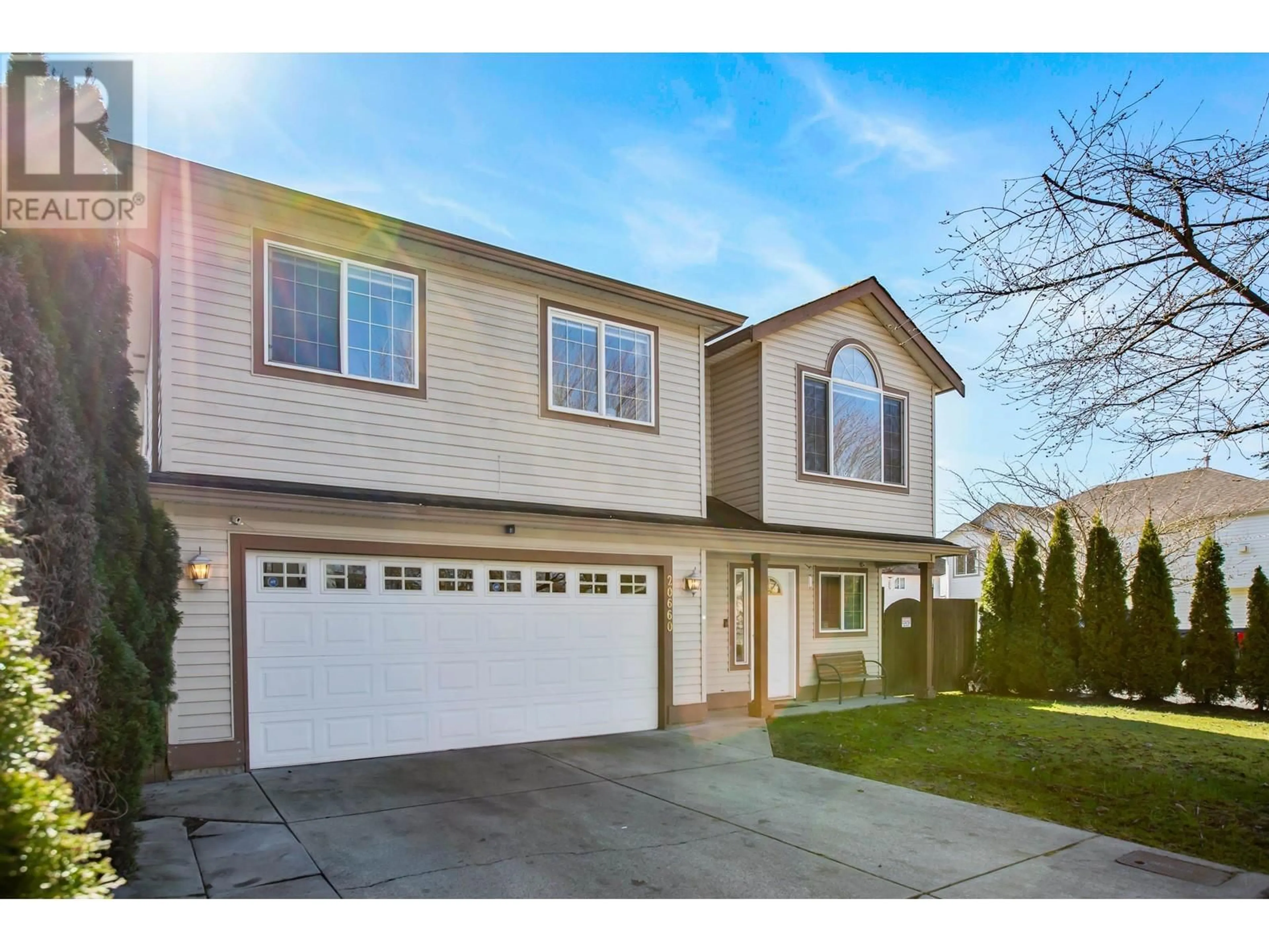 Home with vinyl exterior material, street for 20660 THORNE AVENUE, Maple Ridge British Columbia V2X2K8