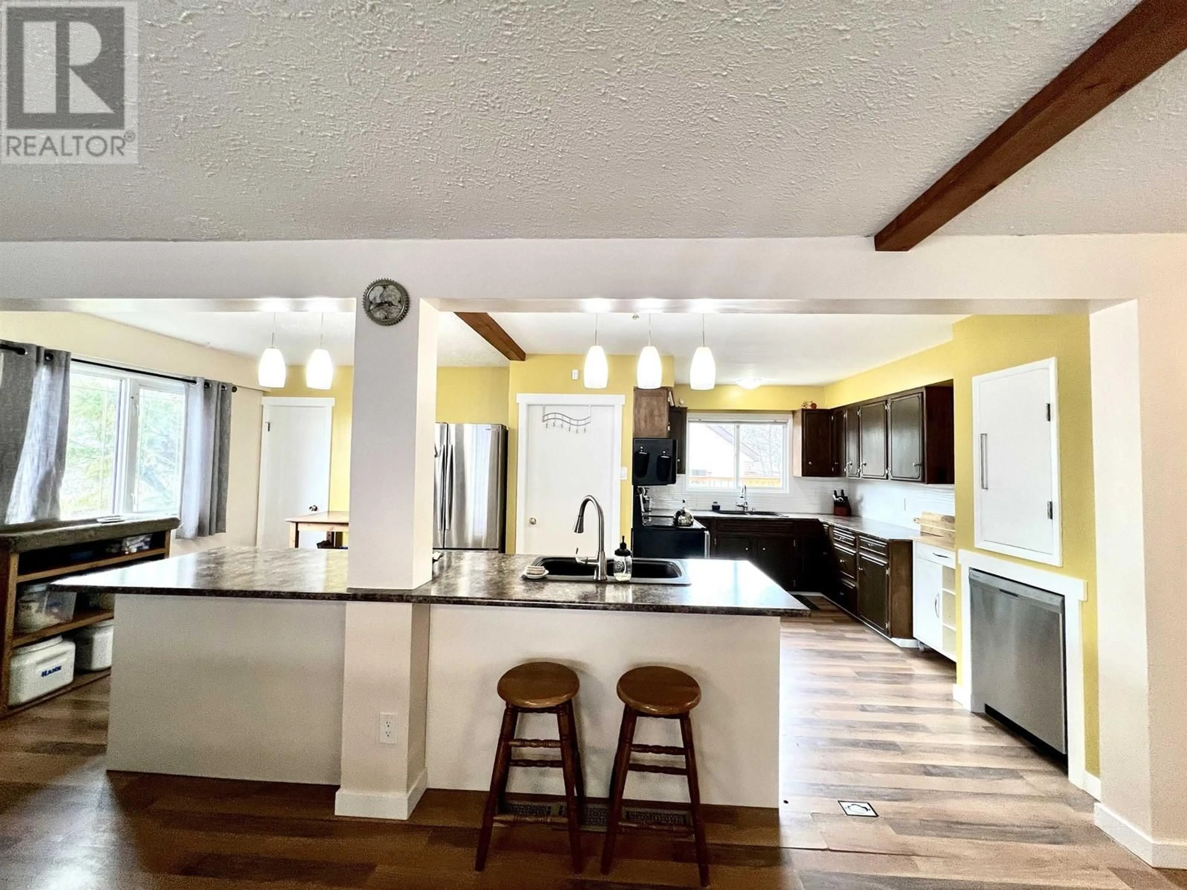 Open concept kitchen, unknown for 1467 FRASER CRESCENT, Prince George British Columbia V2M3Y4