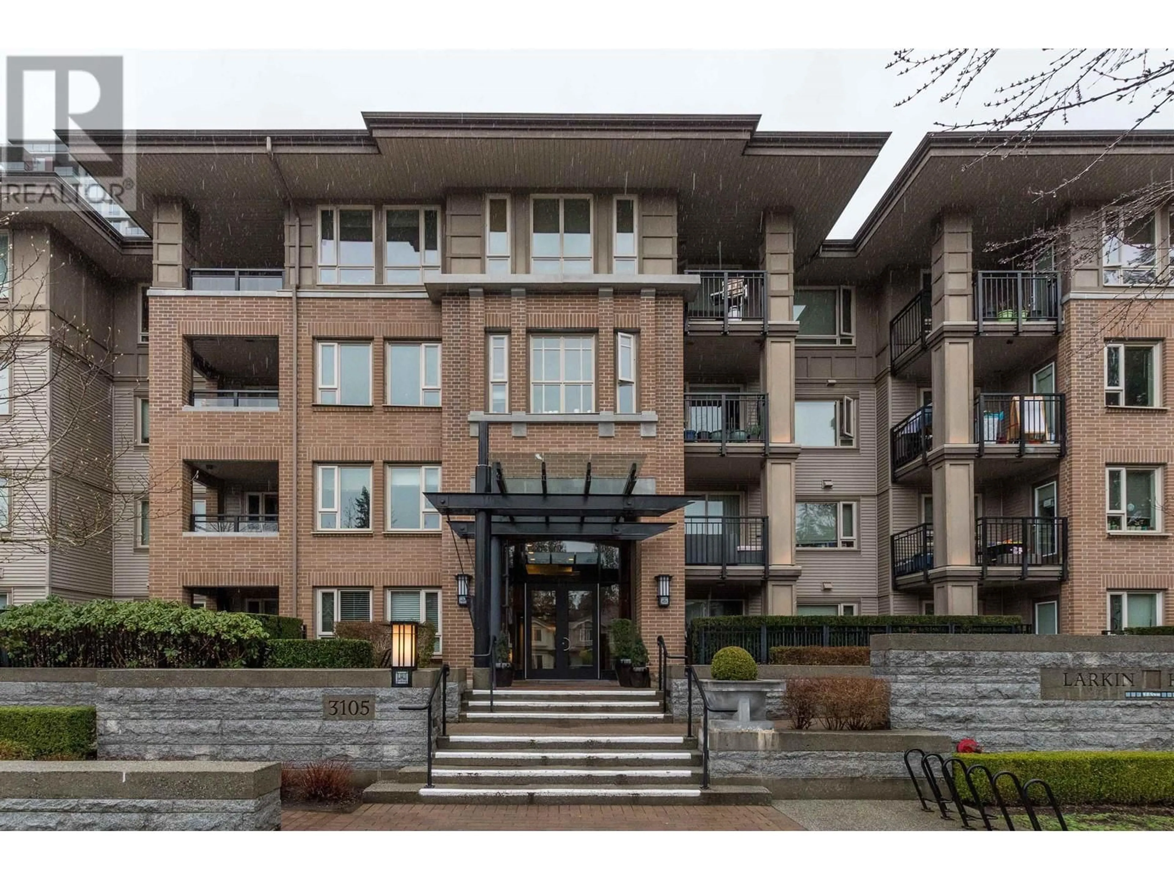 Indoor foyer for 302 - 3105 LINCOLN AVENUE, Coquitlam British Columbia V3B0E1