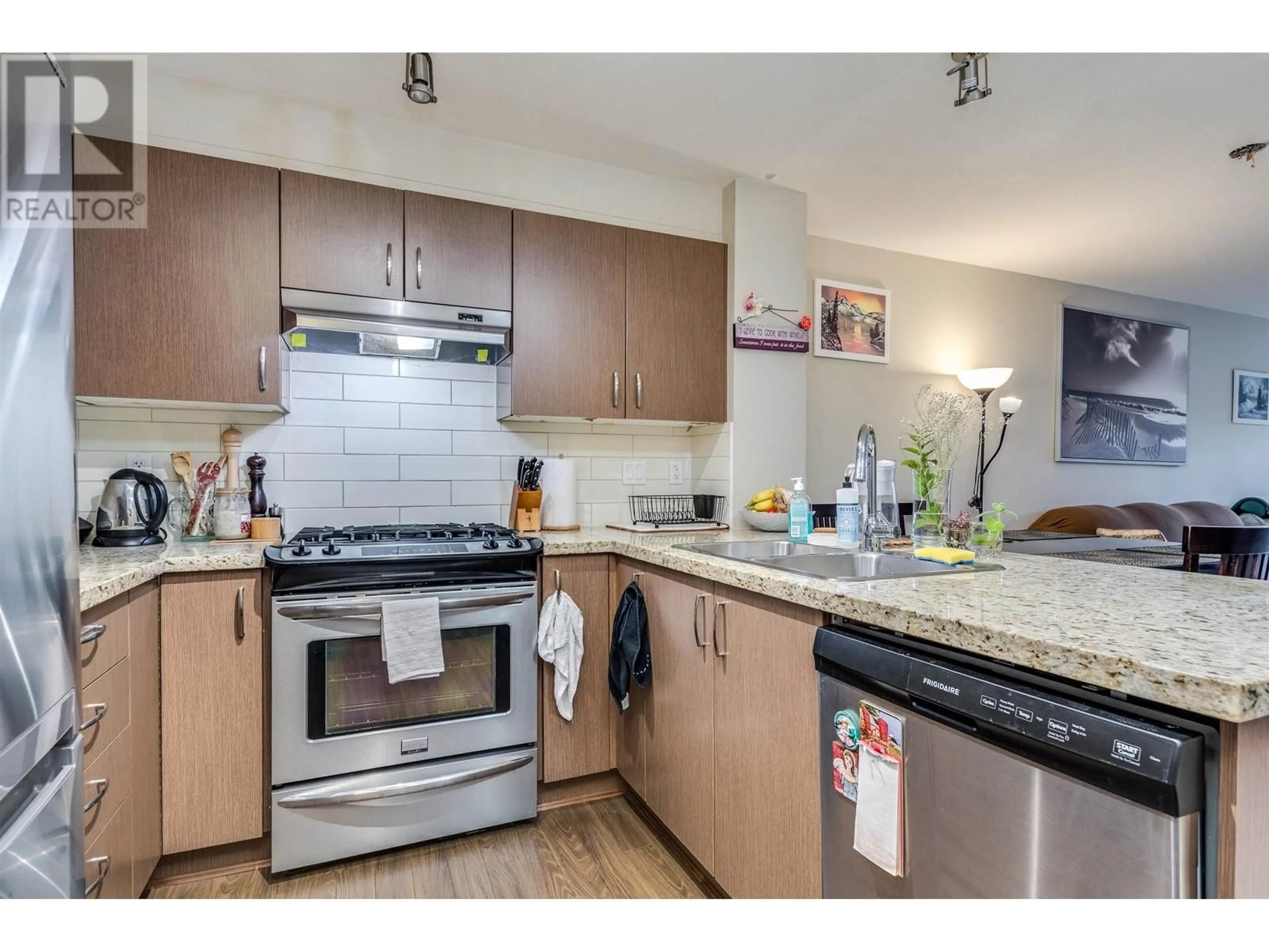 Standard kitchen, unknown for 302 - 3105 LINCOLN AVENUE, Coquitlam British Columbia V3B0E1