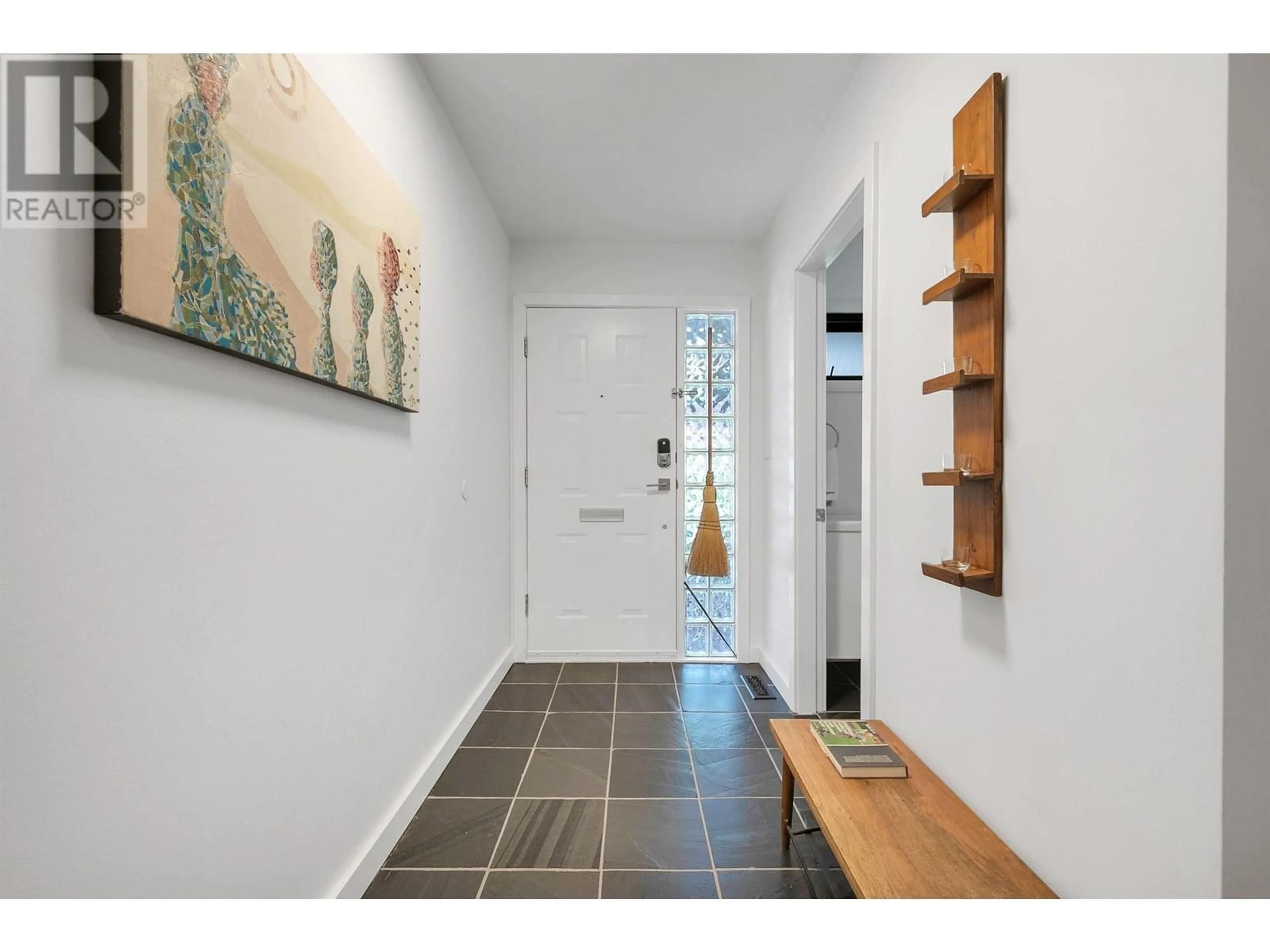 Indoor entryway for 2973 CORONA DRIVE, Burnaby British Columbia V3J1B9