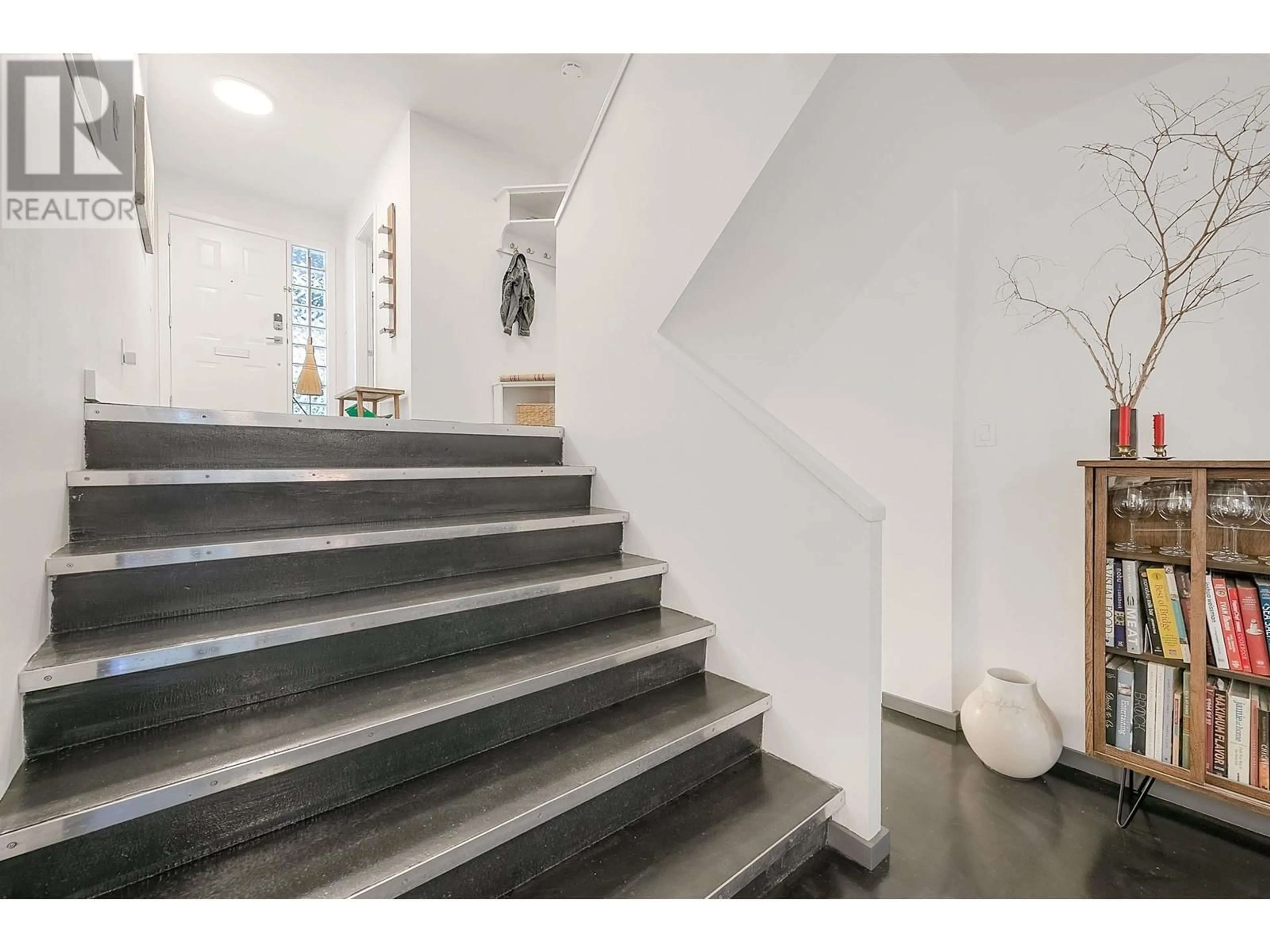 Stairs for 2973 CORONA DRIVE, Burnaby British Columbia V3J1B9