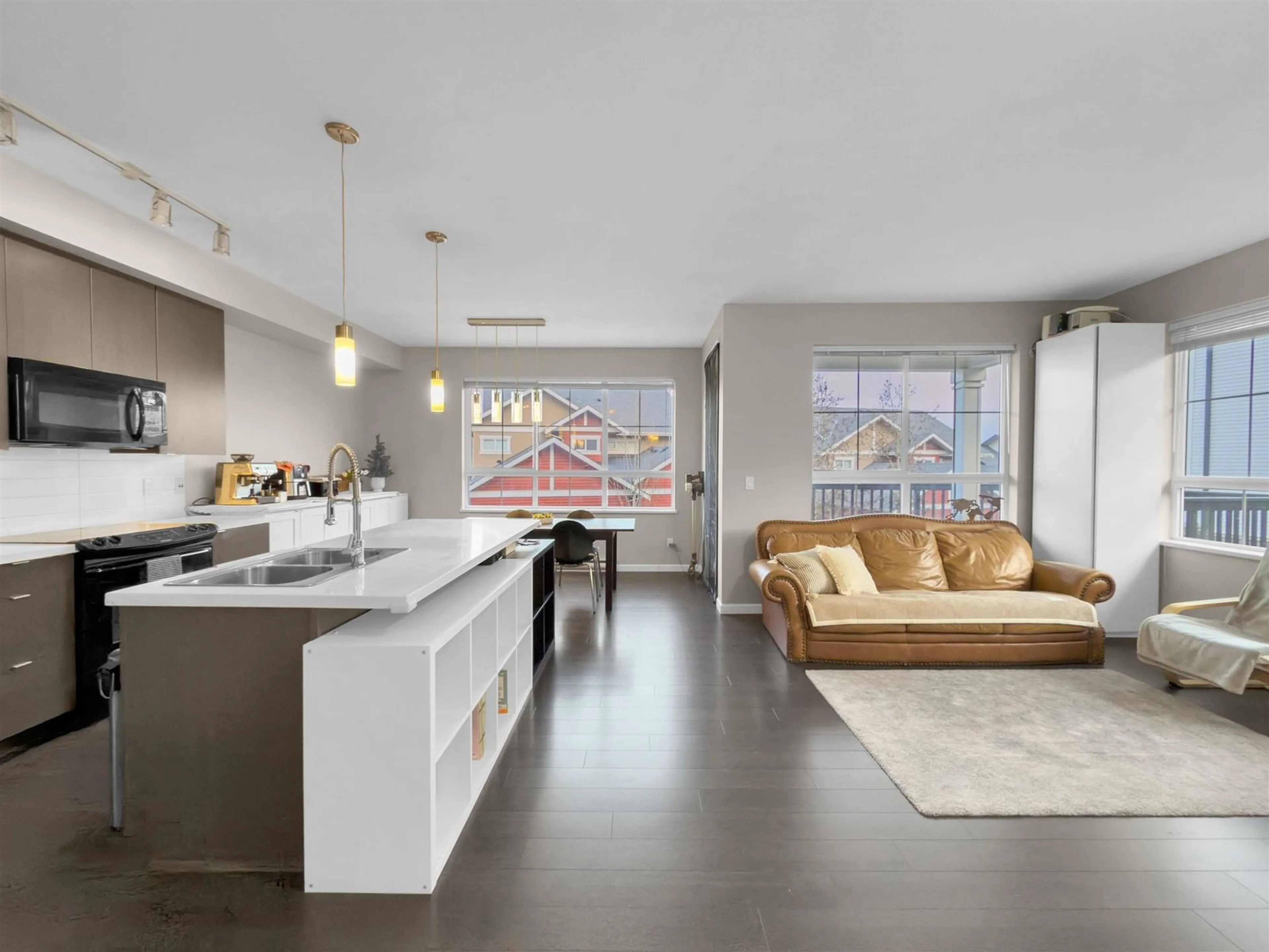 Open concept kitchen, unknown for 24 - 19505 68A, Surrey British Columbia V4N6K3