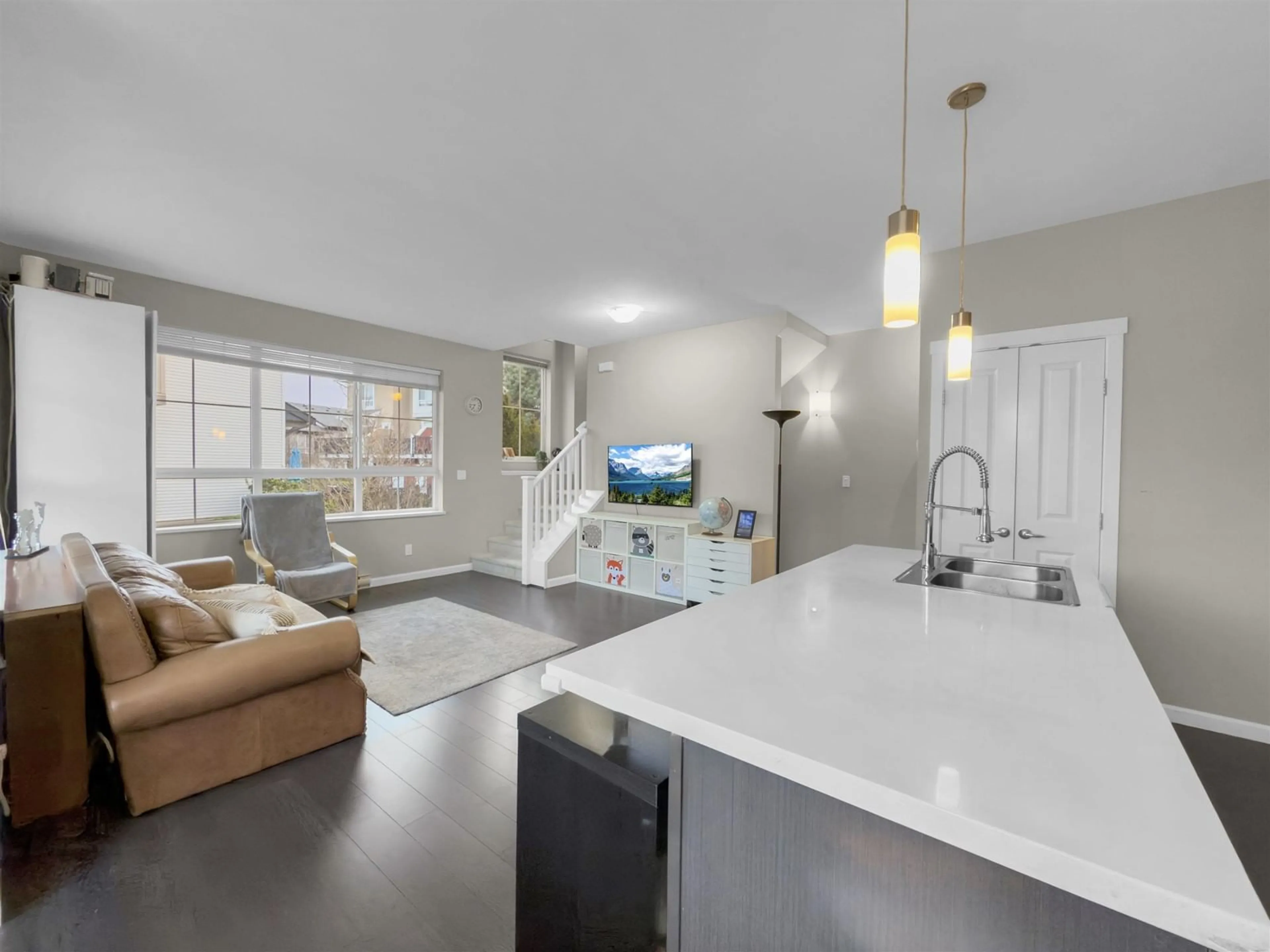 Open concept kitchen, unknown for 24 - 19505 68A, Surrey British Columbia V4N6K3