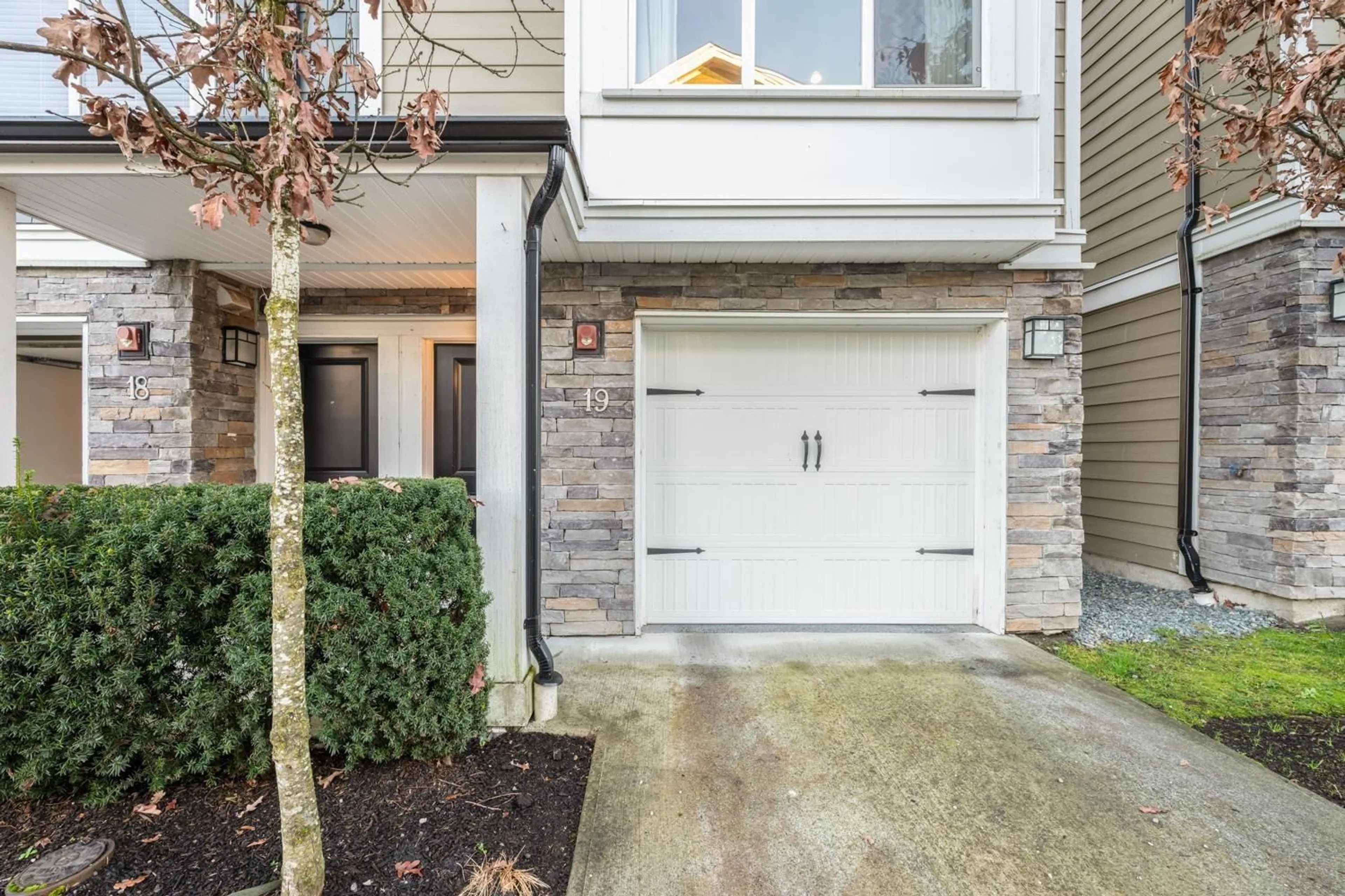 Indoor entryway for 19 - 21150 76A, Langley British Columbia V2Y0V9