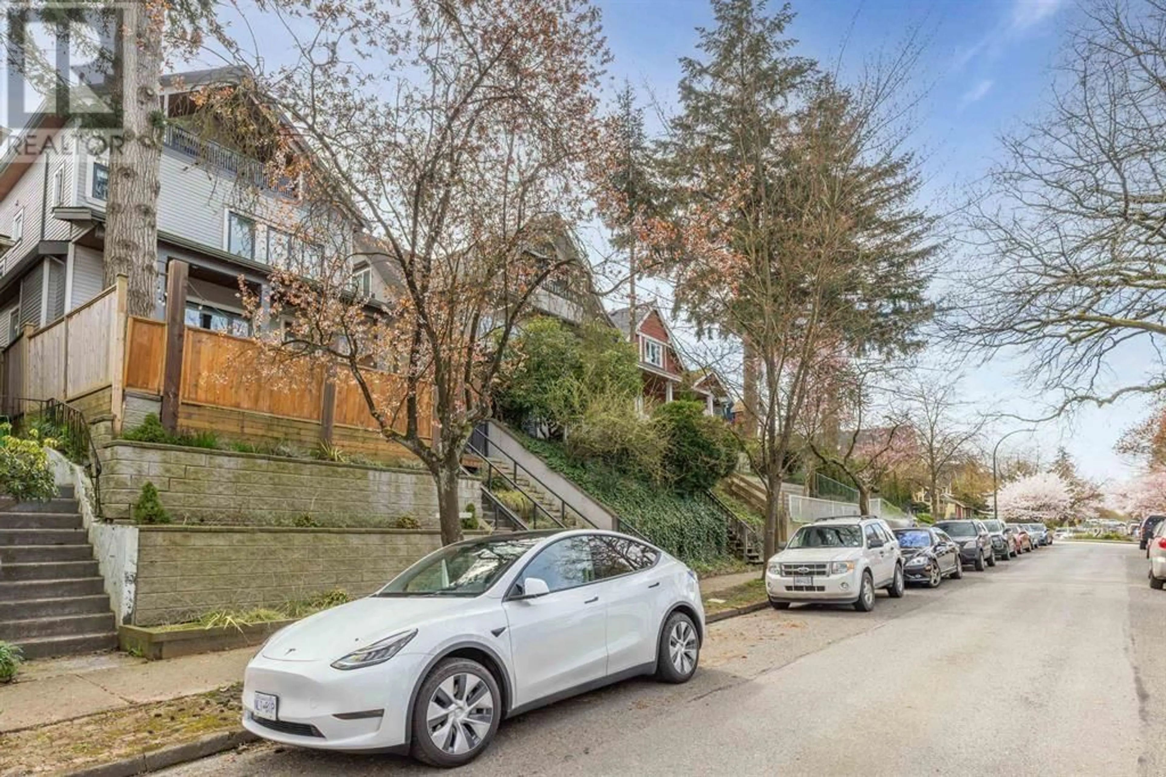 Parking for 828 13TH AVENUE, Vancouver British Columbia V5T2L5