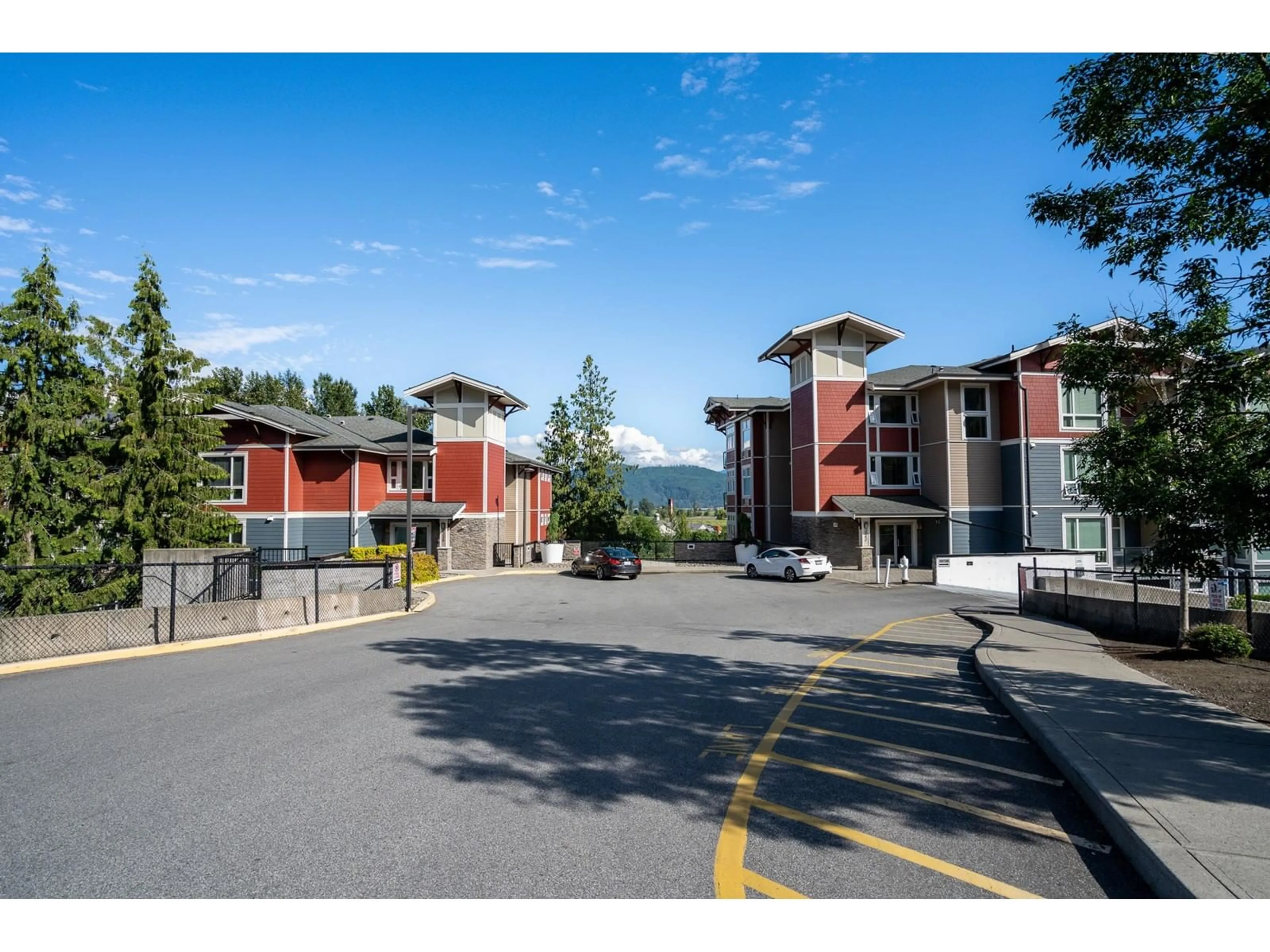 A pic from outside/outdoor area/front of a property/back of a property/a pic from drone, mountain view for 406 - 2238 WHATCOM, Abbotsford British Columbia V3G0E6