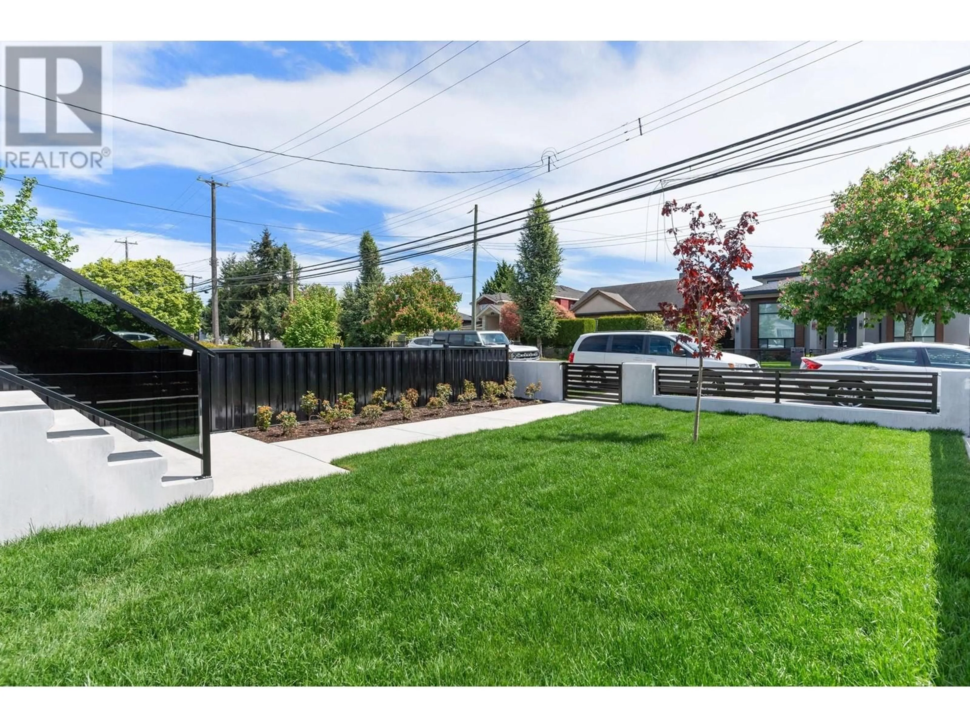 Patio, street for 7225 10TH AVENUE, Burnaby British Columbia V3N2R7