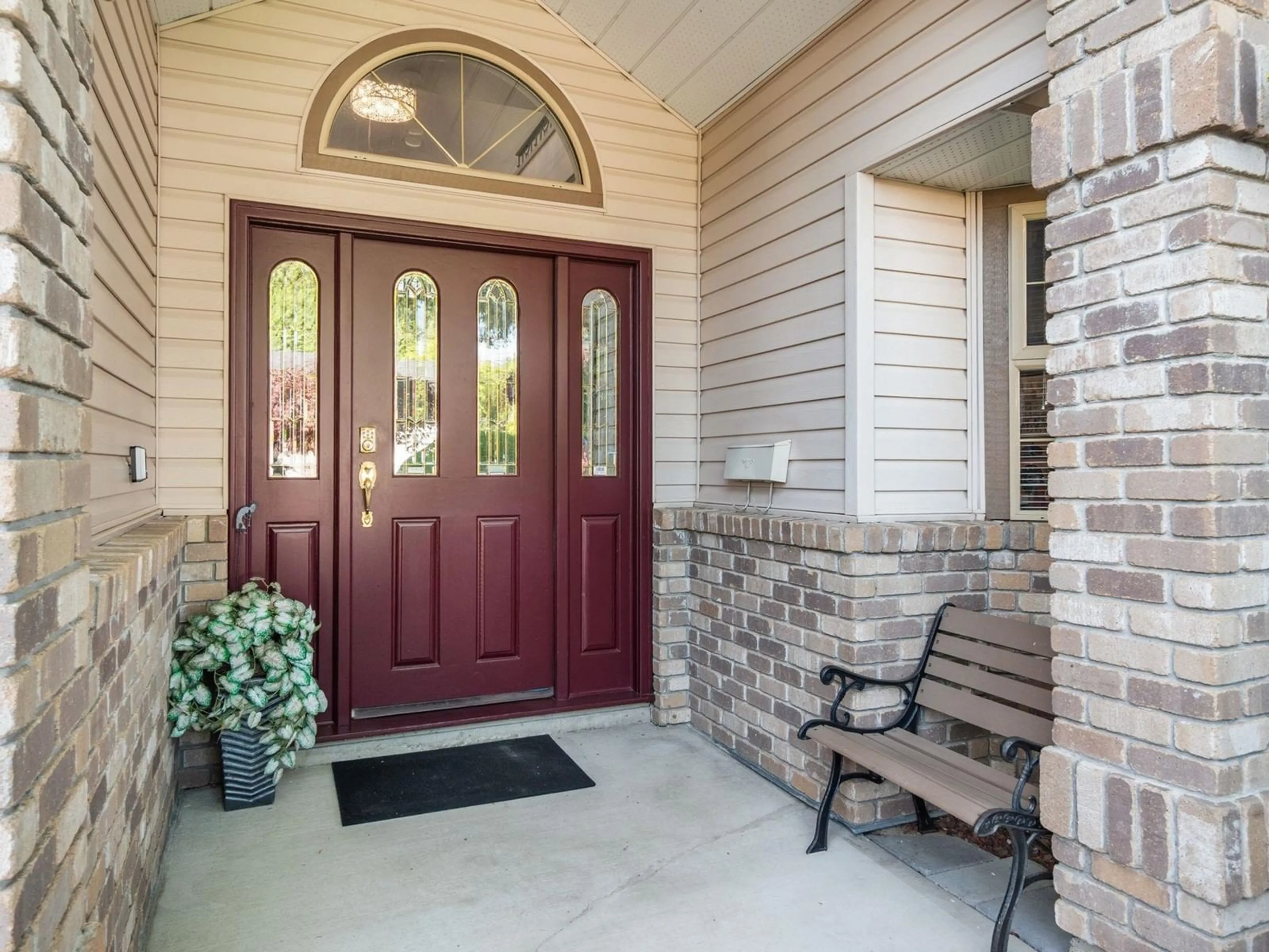 Indoor entryway for 7937 BURDOCK, Mission British Columbia V2V4Y5