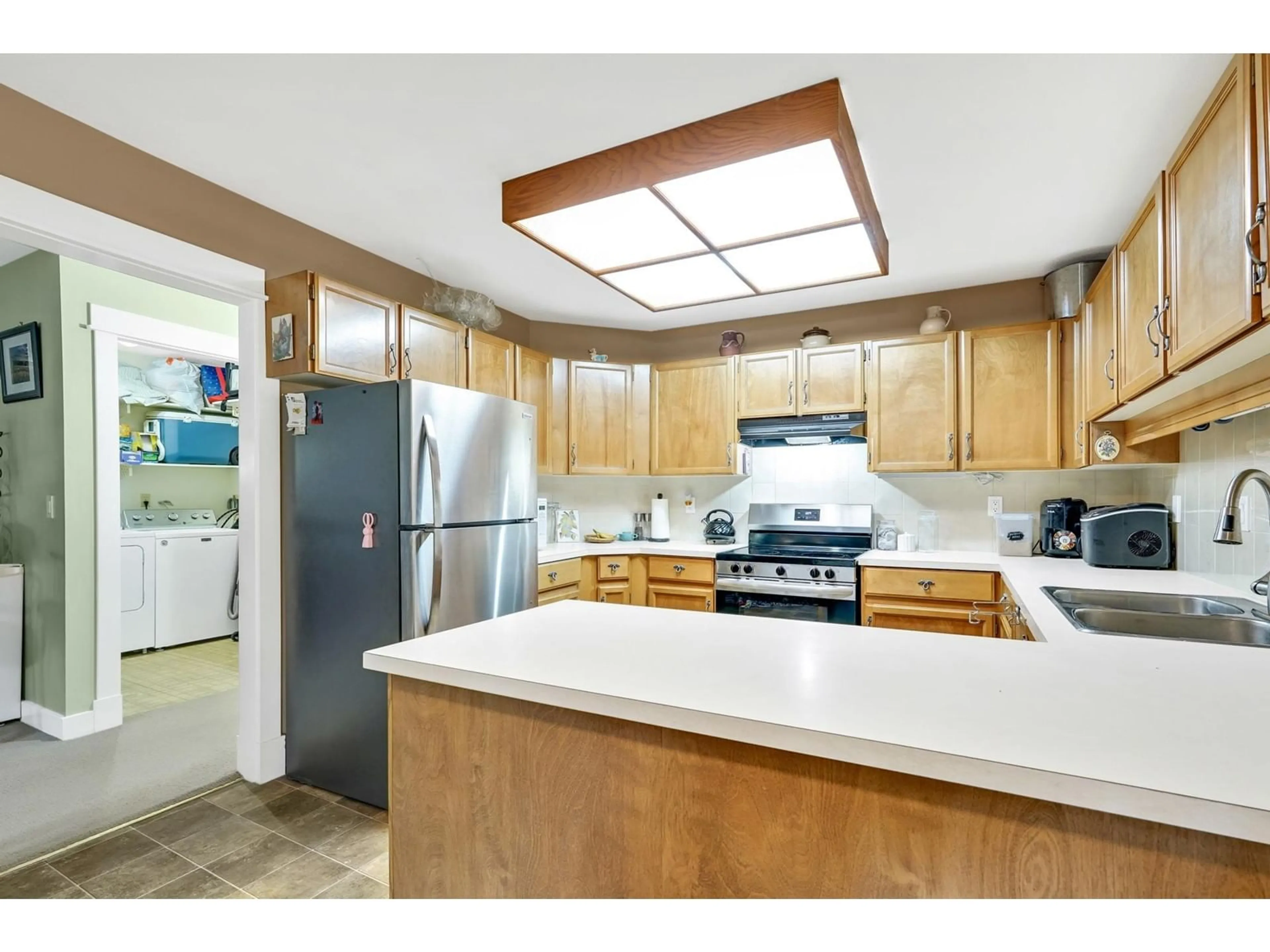 Standard kitchen, unknown for 202 - 13888 102, Surrey British Columbia V3T1P1
