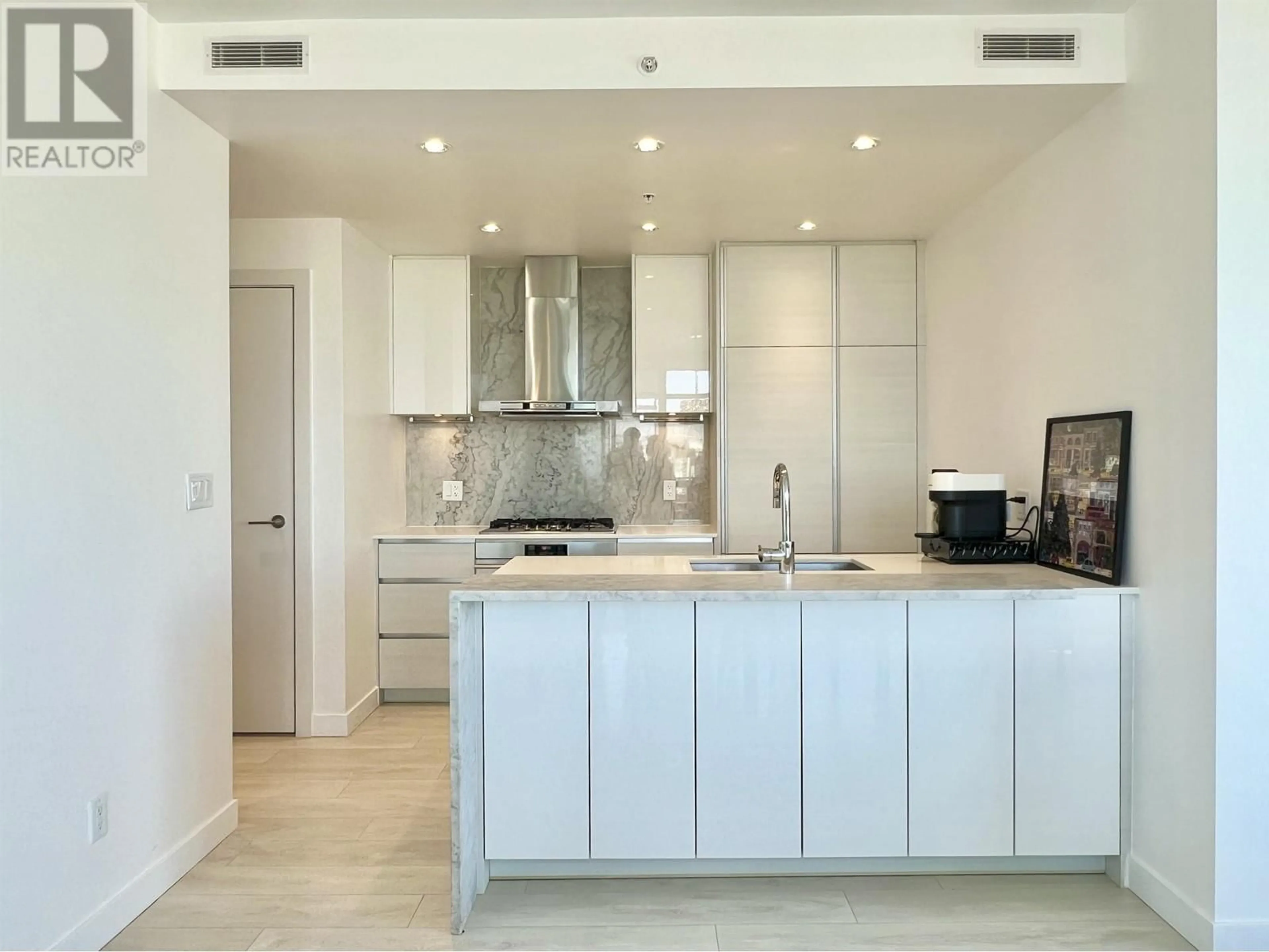 Contemporary kitchen, unknown for 3710 - 6098 STATION STREET, Burnaby British Columbia V5H0H4