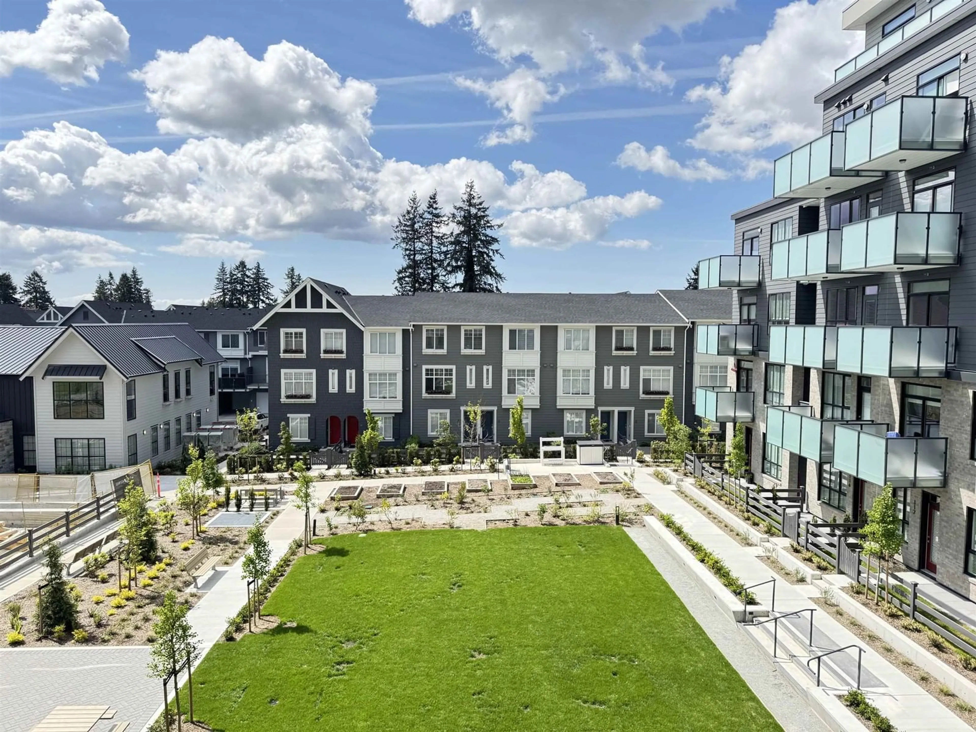 Unknown for 321 - 15738 85, Surrey British Columbia V4N6Y1
