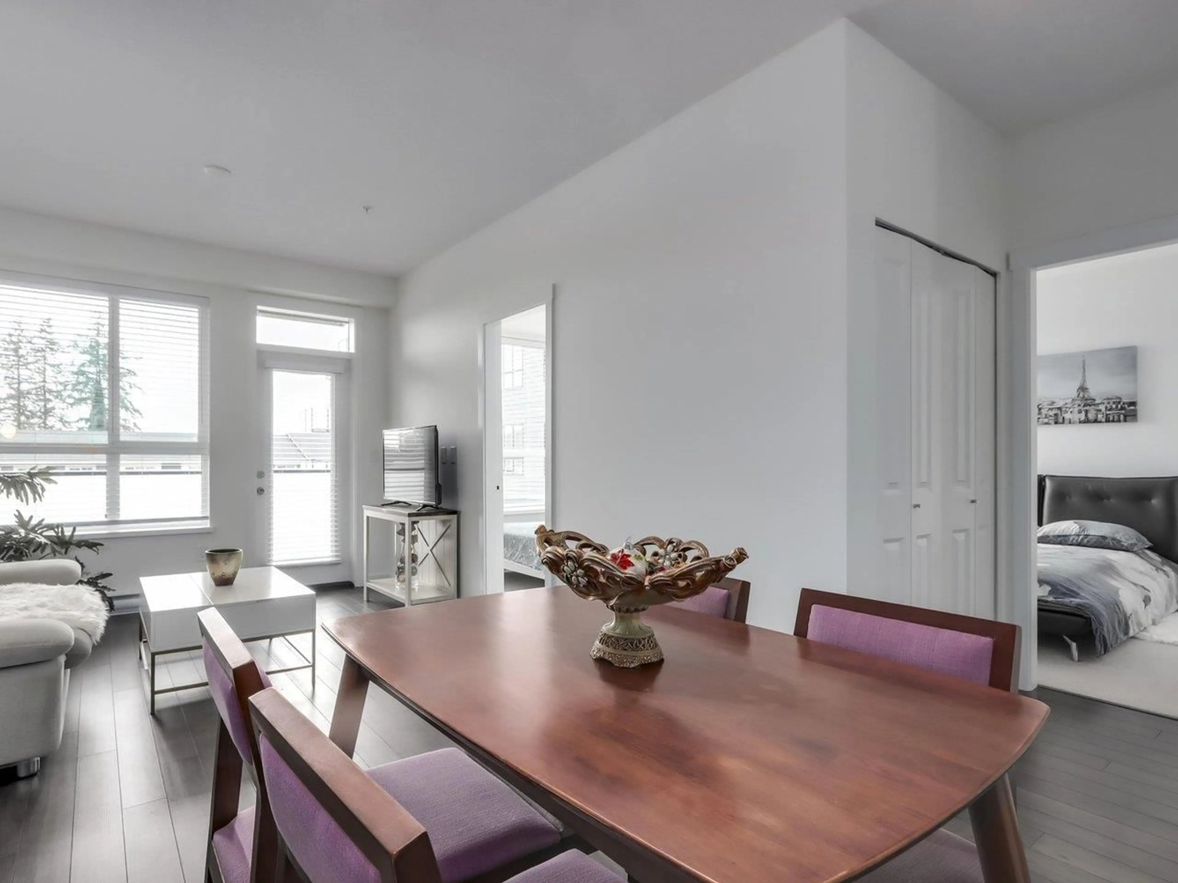 Dining room, wood/laminate floor for 321 - 15738 85, Surrey British Columbia V4N6Y1