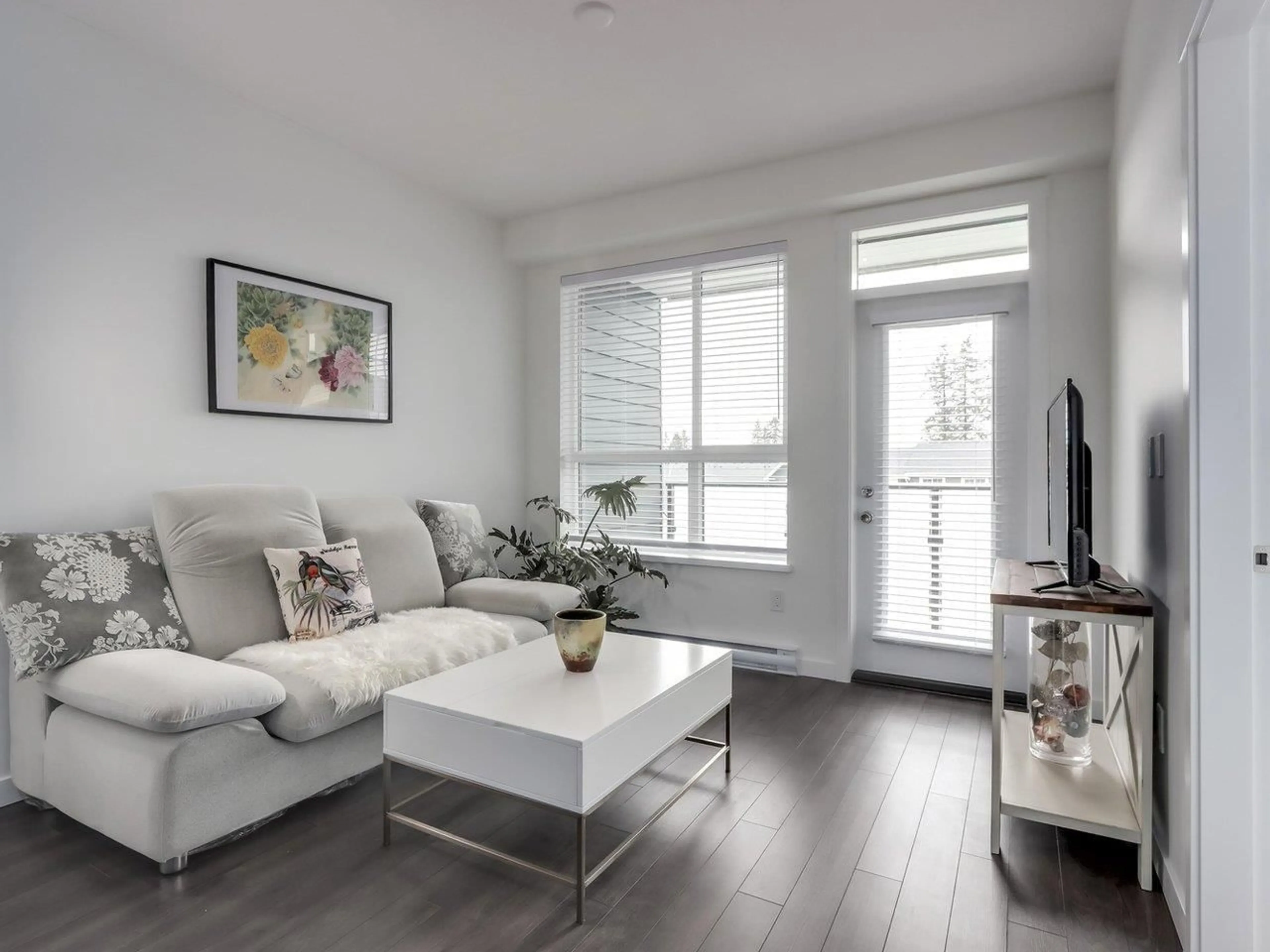 Living room with furniture, wood/laminate floor for 321 - 15738 85, Surrey British Columbia V4N6Y1