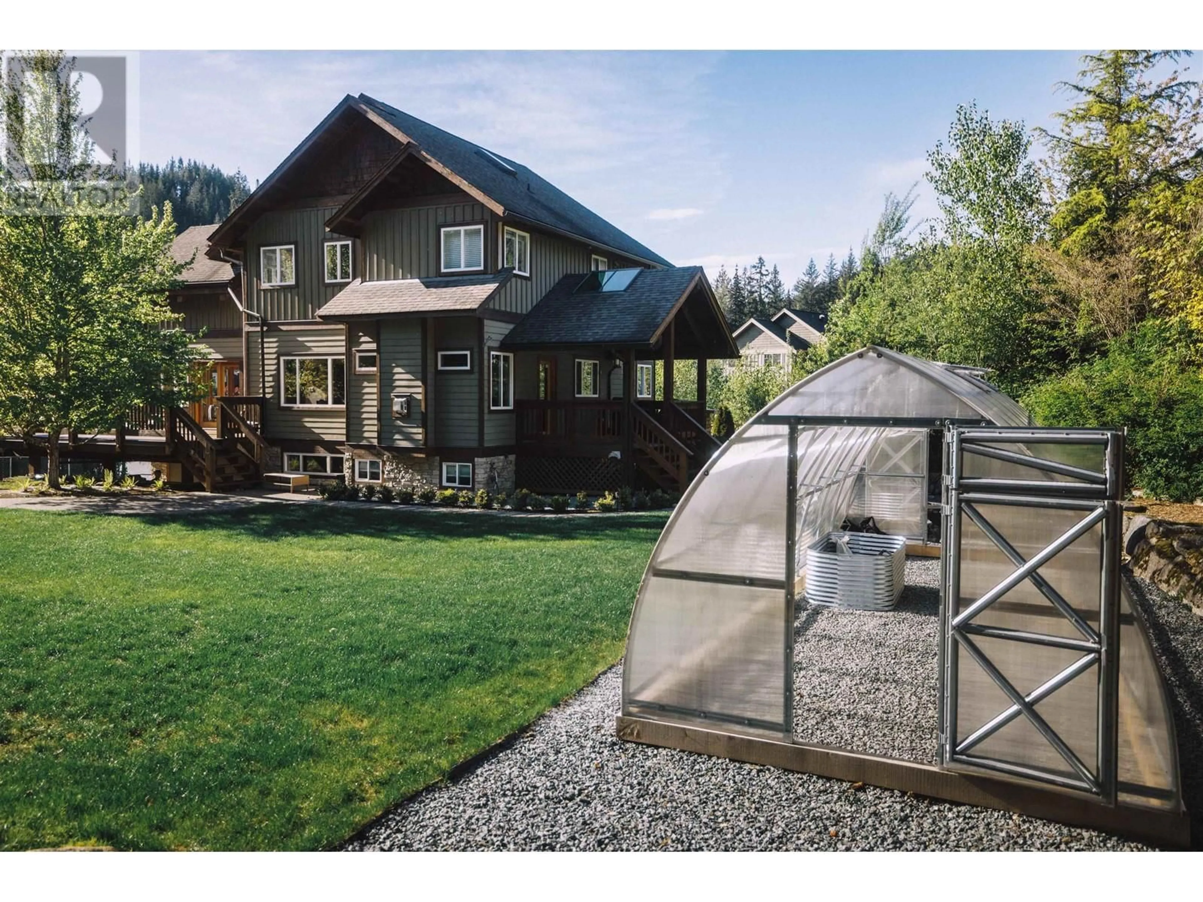 Unknown for 1002 BALSAM PLACE, Squamish British Columbia V8B0W1