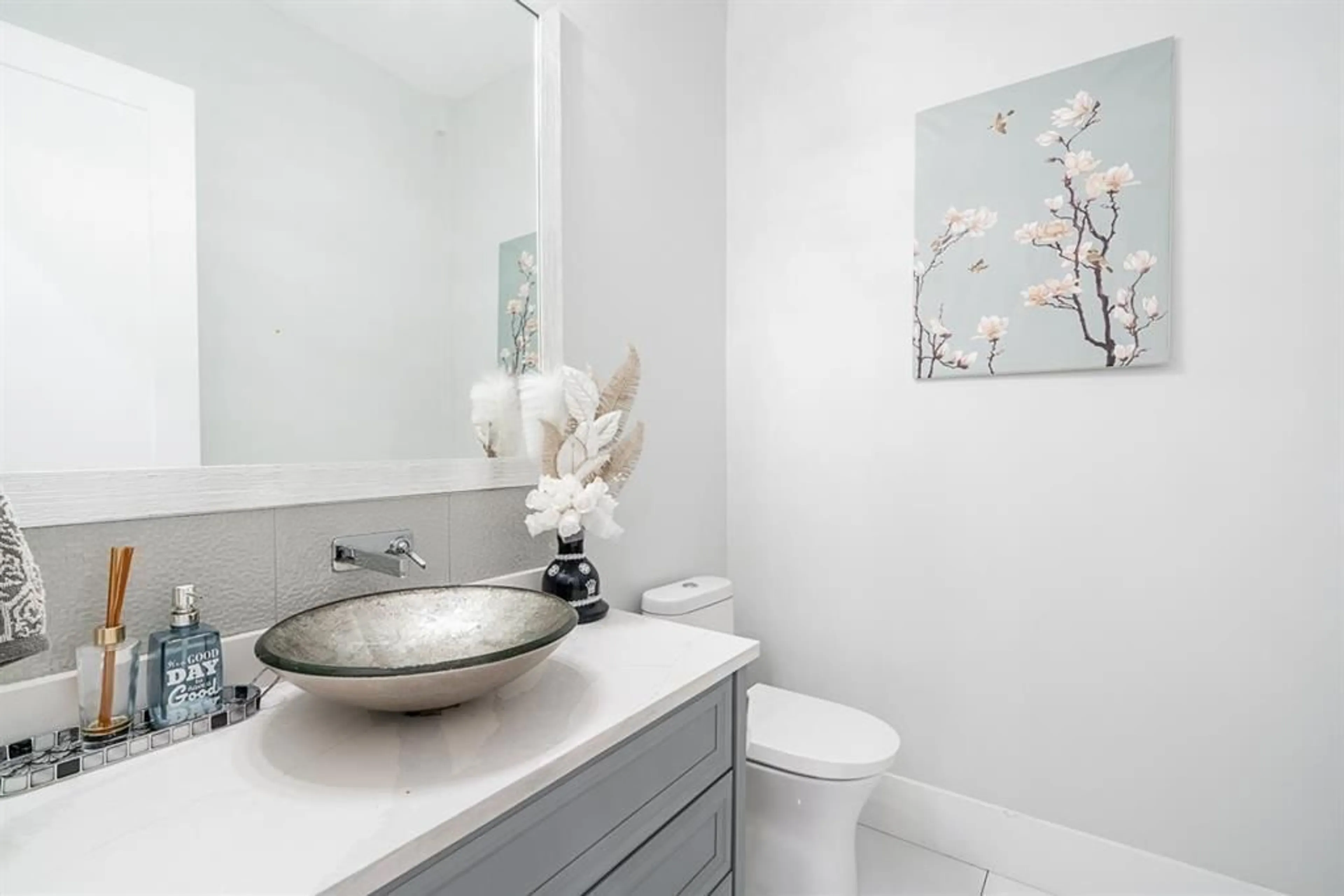 Contemporary bathroom, ceramic/tile floor for 8821 QUEEN MARY, Surrey British Columbia V3V6P9
