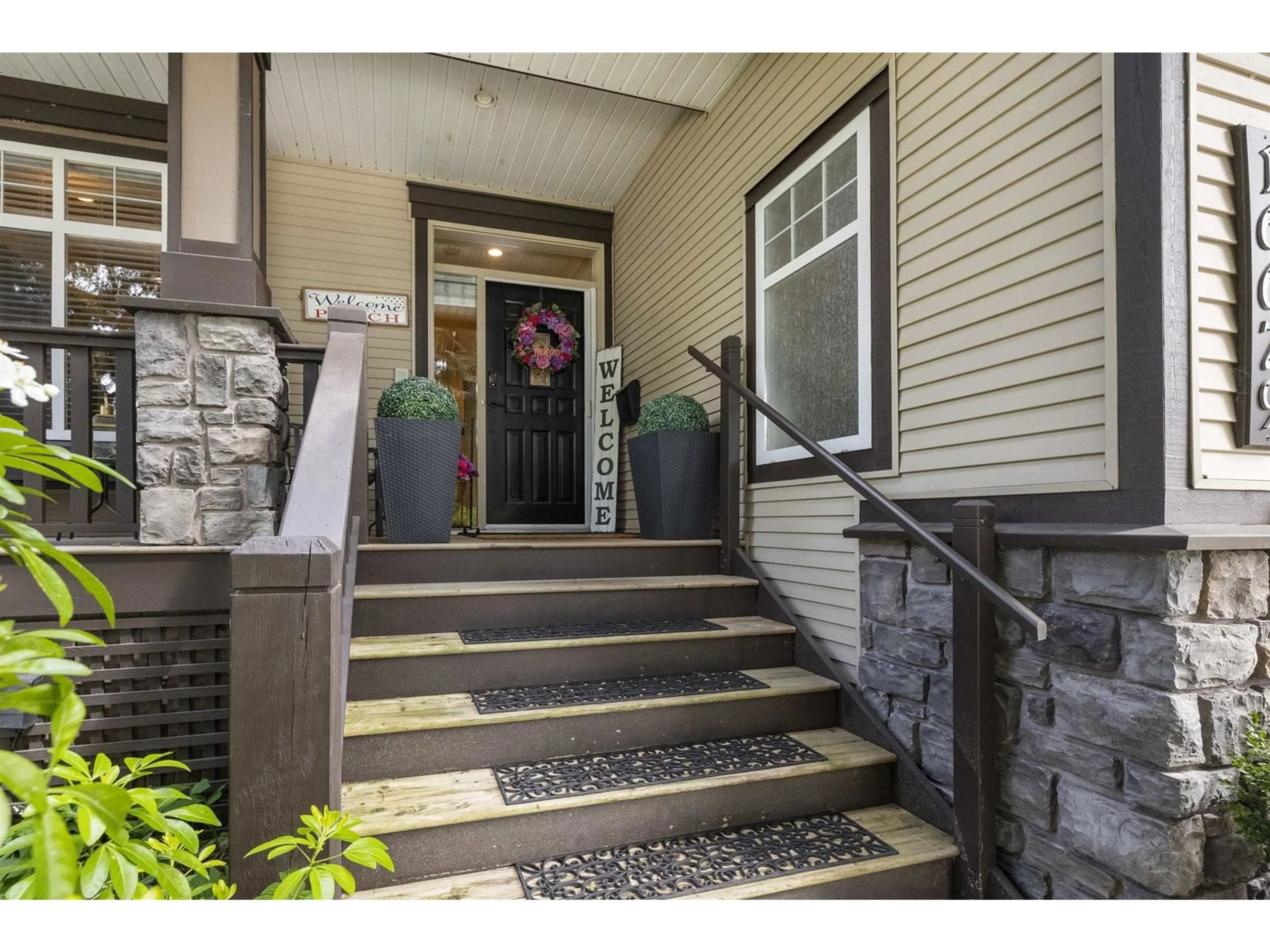 Indoor entryway for 16679 57A, Surrey British Columbia V3S1H7