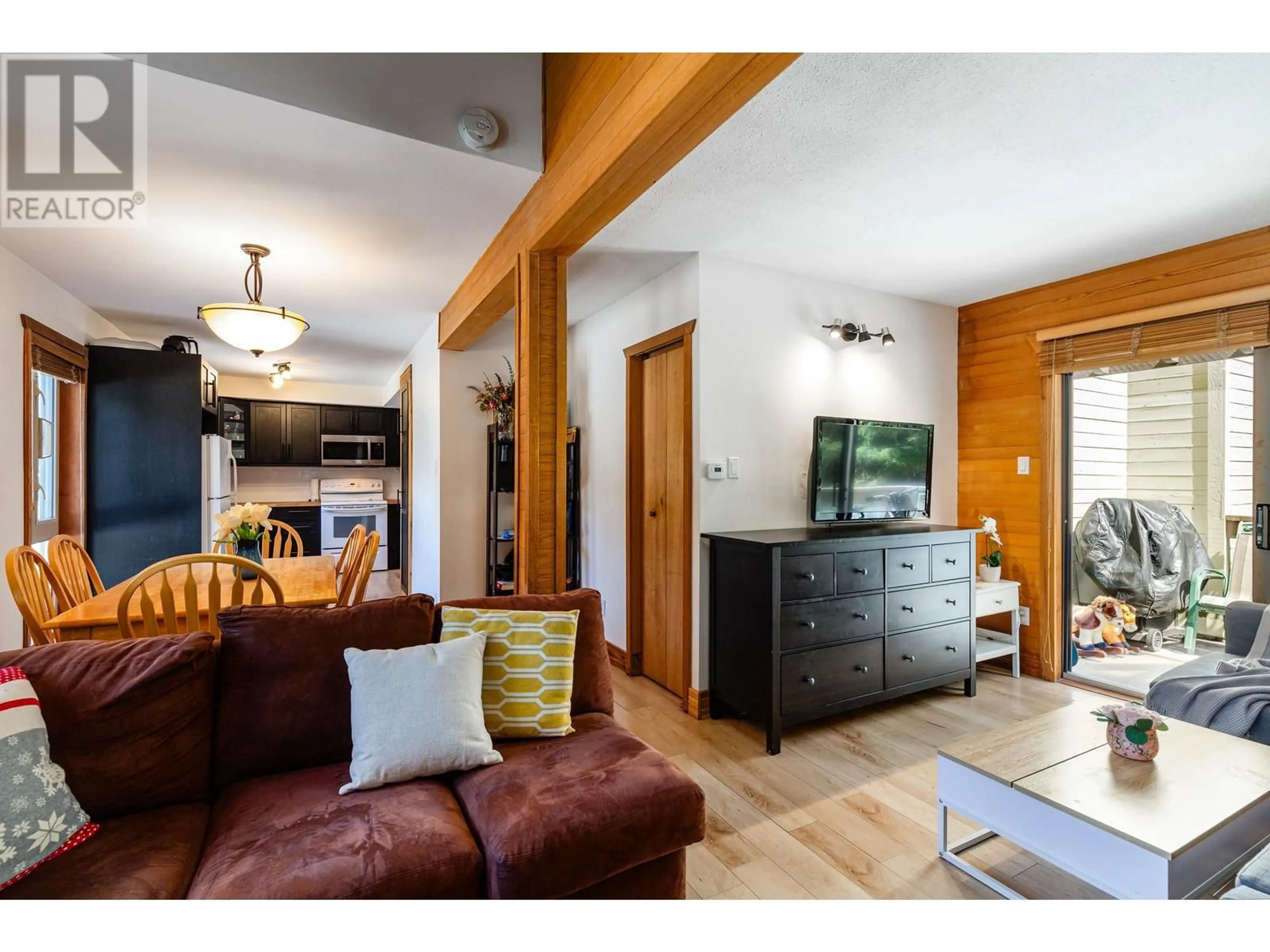 Living room with furniture, wood/laminate floor for 18 - 6125 EAGLE DRIVE, Whistler British Columbia V8E0W3