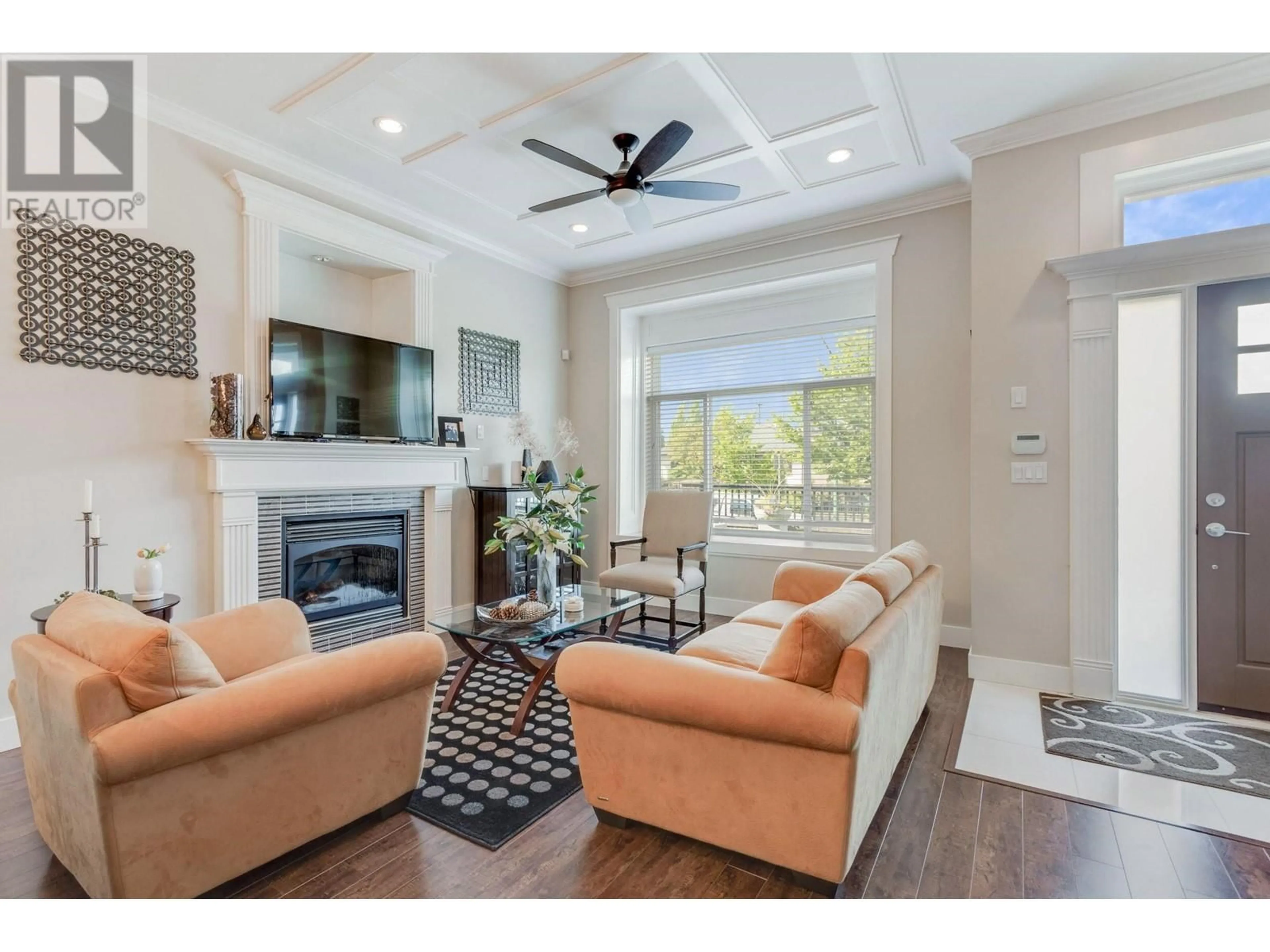Living room with furniture, unknown for 3732 LINWOOD STREET, Burnaby British Columbia V5G1N5