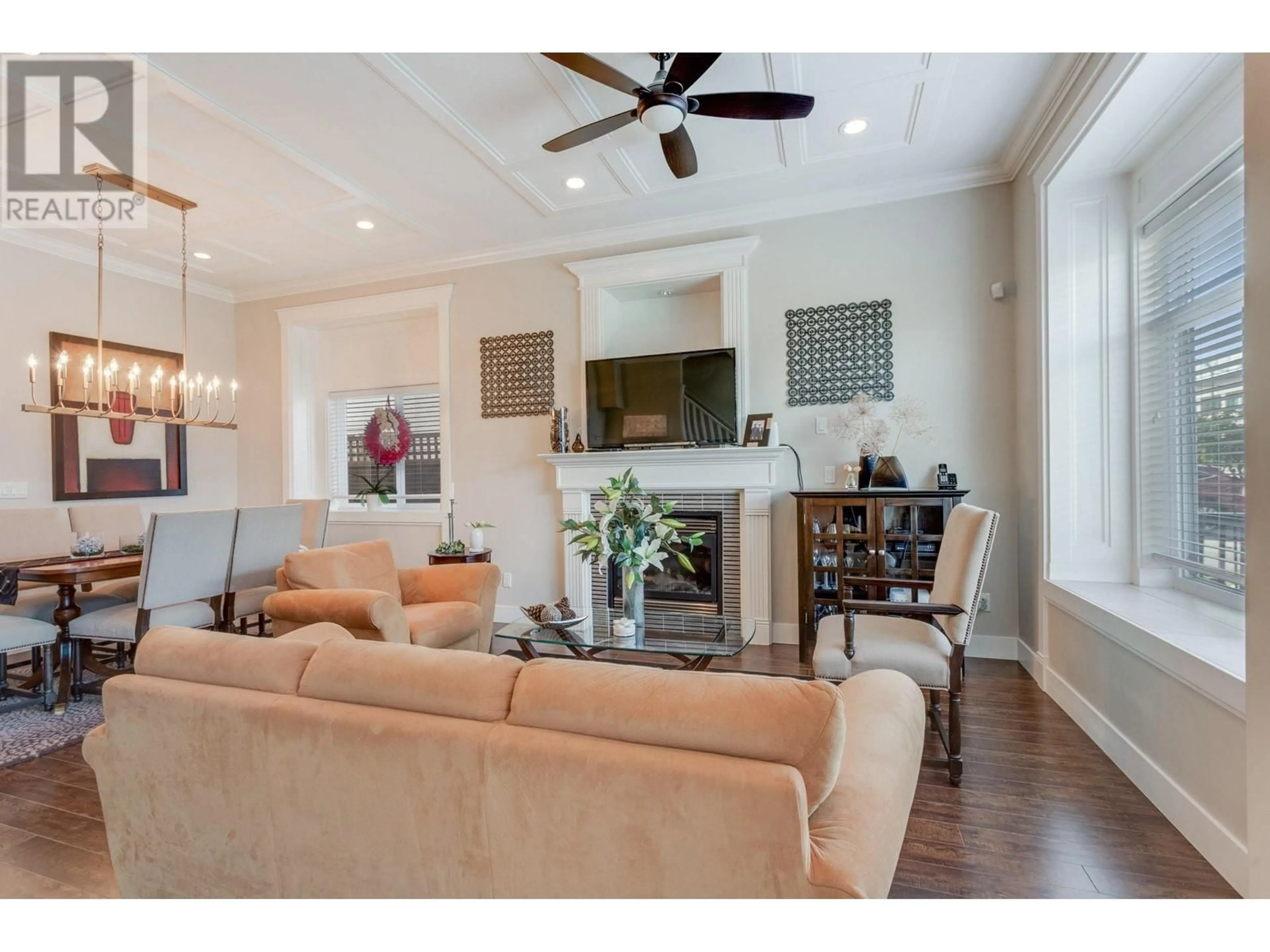 Living room with furniture, wood/laminate floor for 3732 LINWOOD STREET, Burnaby British Columbia V5G1N5