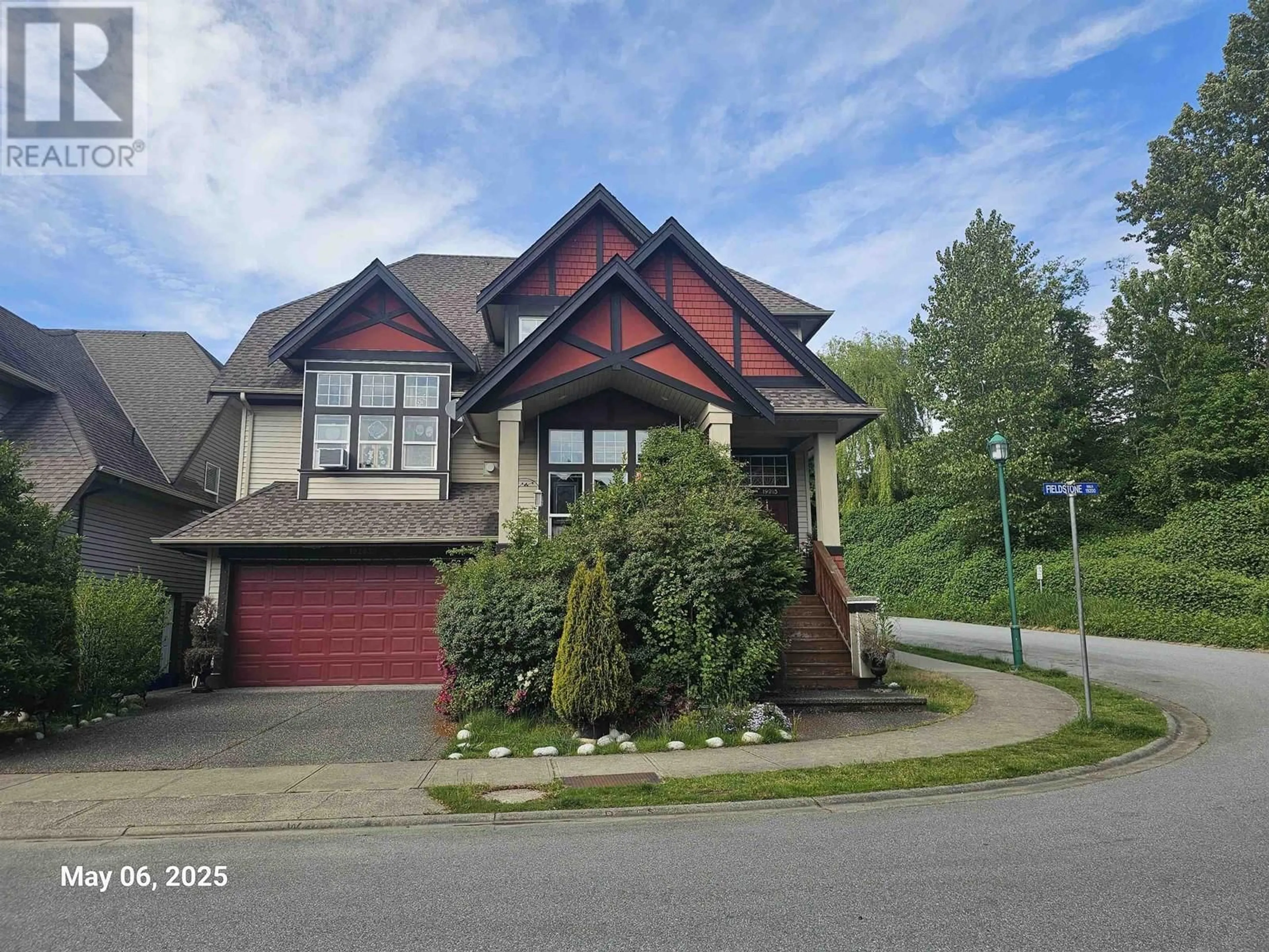 Home with vinyl exterior material, street for 19283 FIELDSTONE WALK, Pitt Meadows British Columbia V3Y2X1