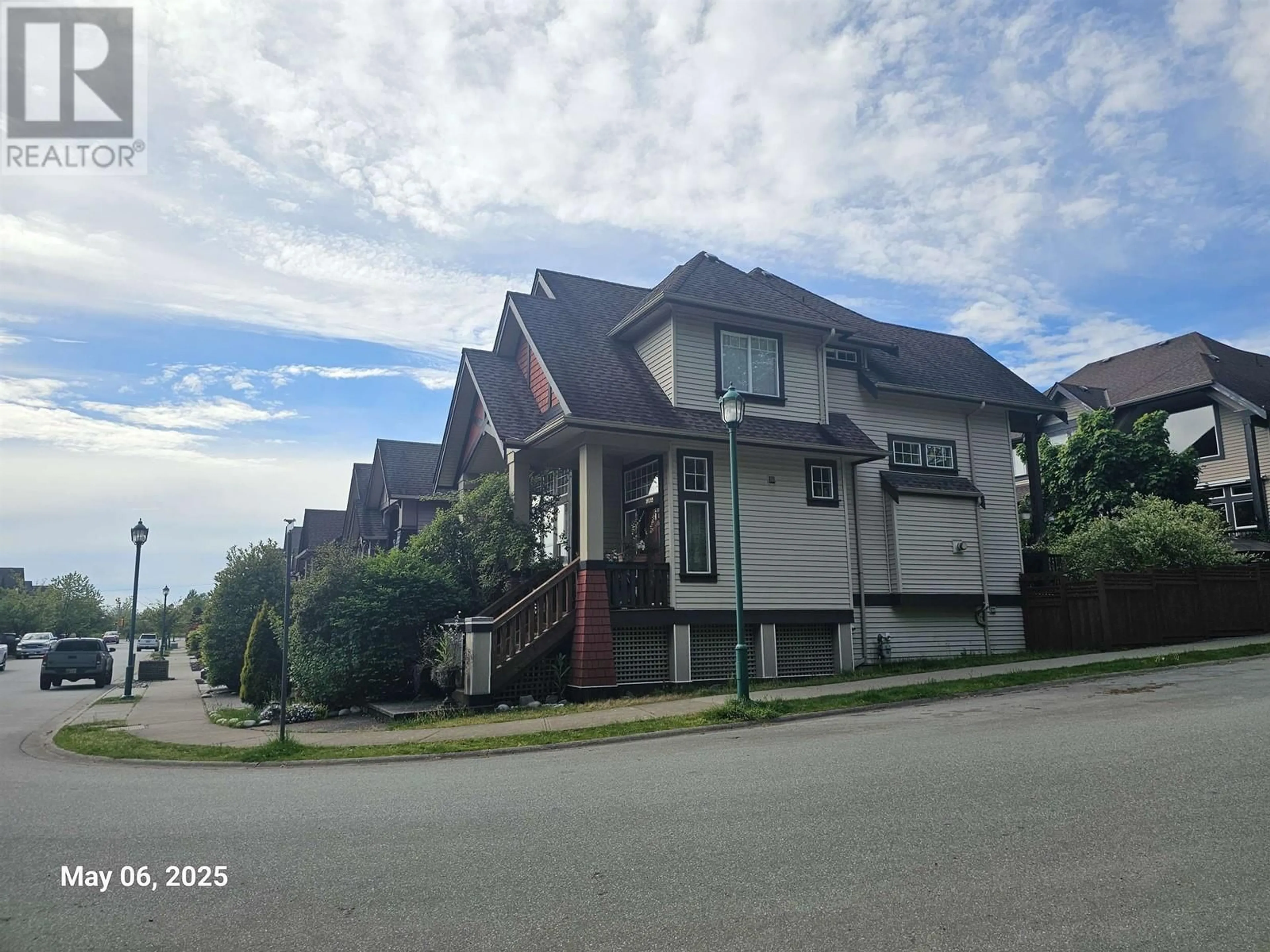 Unknown for 19283 FIELDSTONE WALK, Pitt Meadows British Columbia V3Y2X1