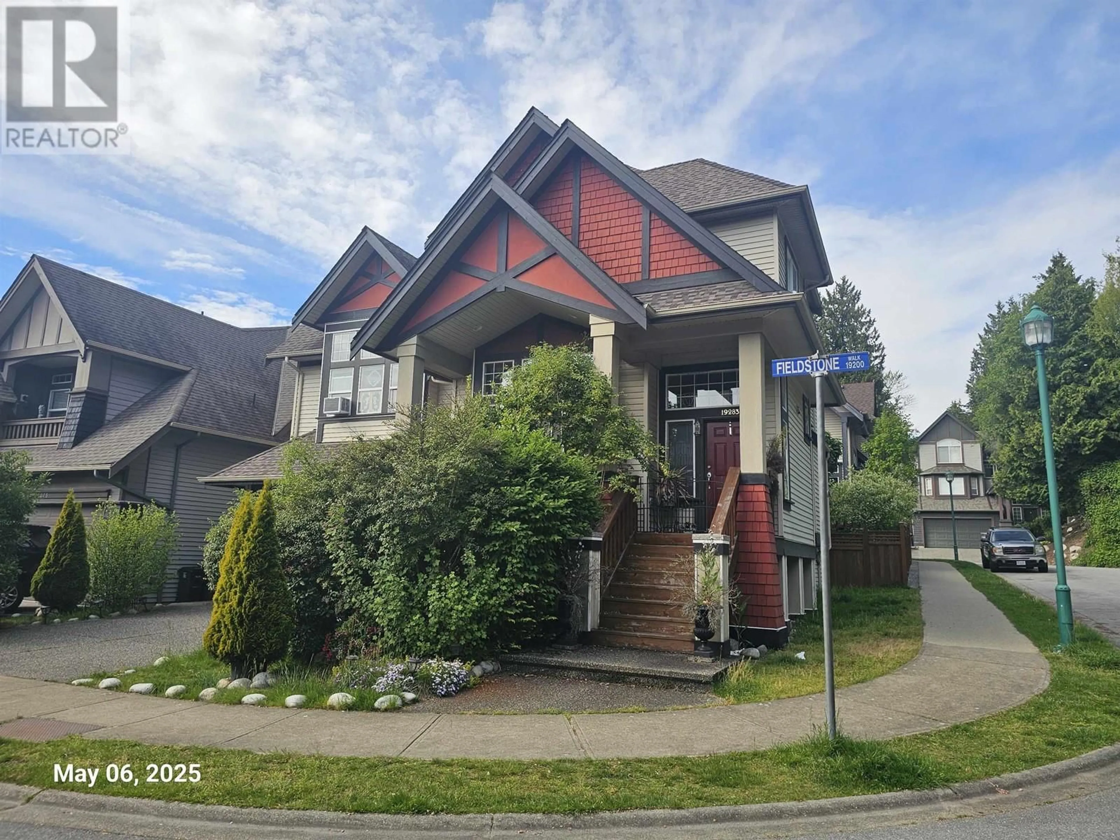 Unknown for 19283 FIELDSTONE WALK, Pitt Meadows British Columbia V3Y2X1