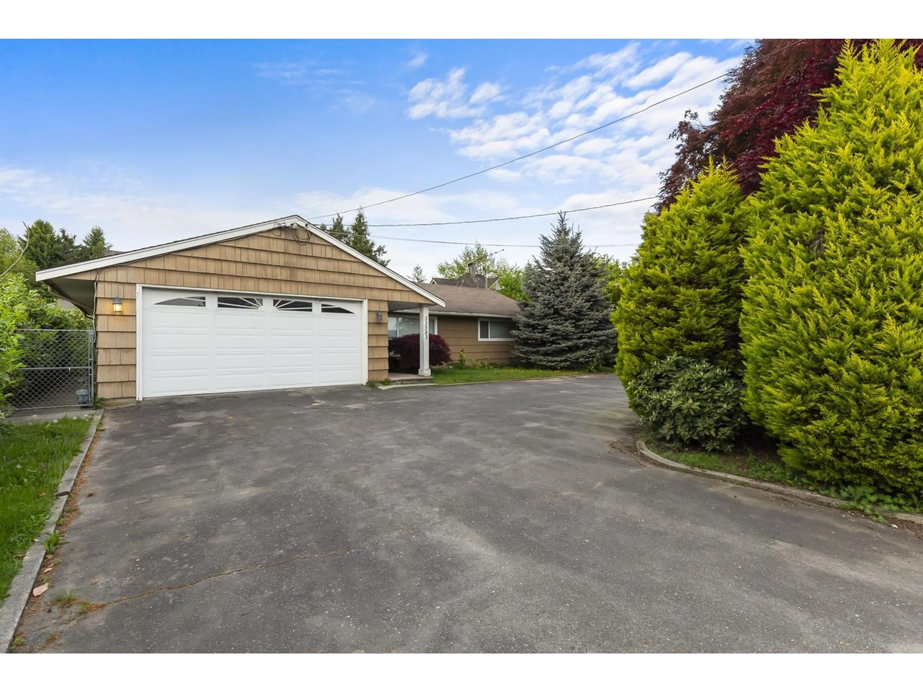 A pic from outside/outdoor area/front of a property/back of a property/a pic from drone, street for 33583 1, Mission British Columbia V2V1H3