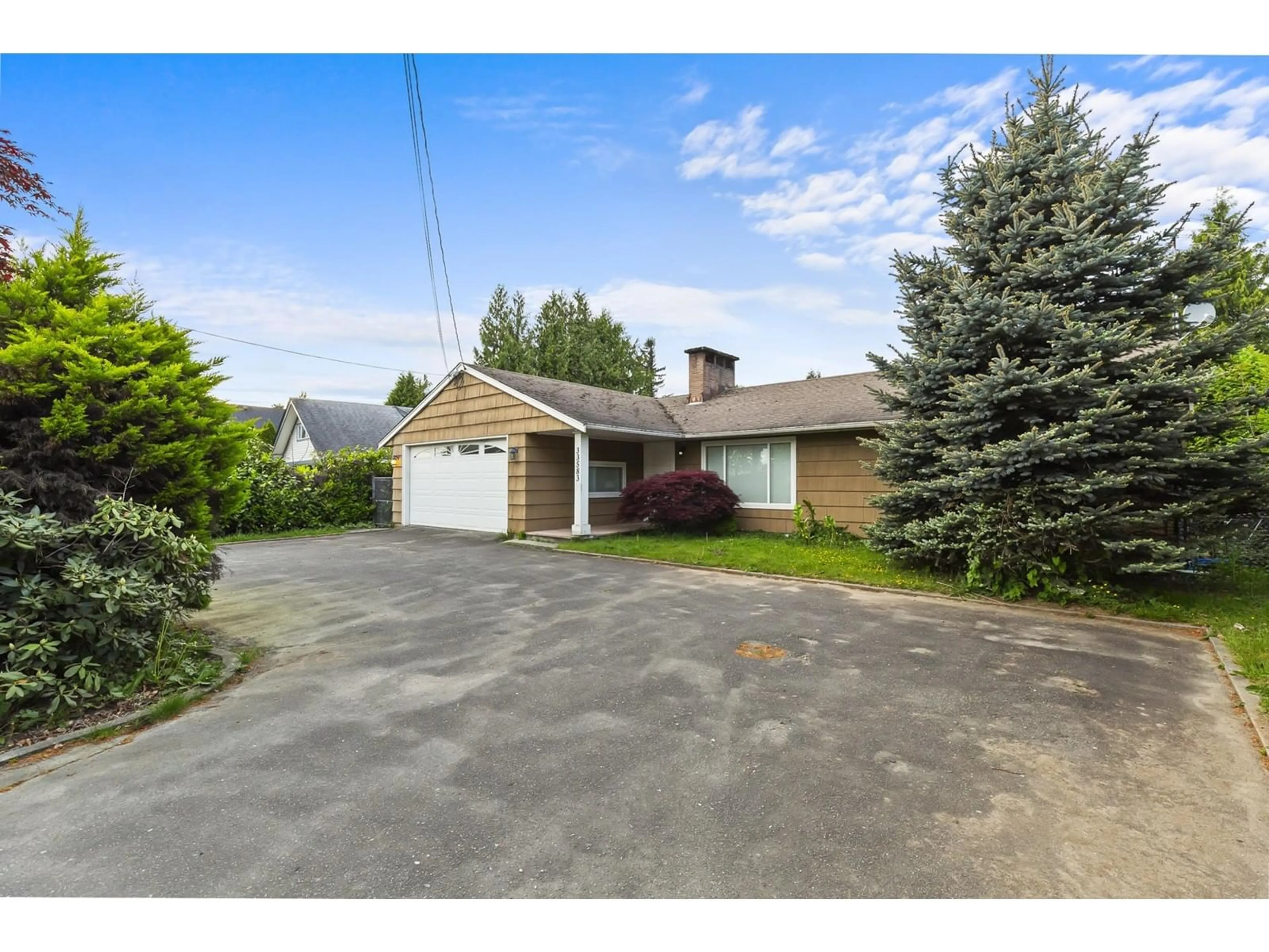 A pic from outside/outdoor area/front of a property/back of a property/a pic from drone, street for 33583 1, Mission British Columbia V2V1H3