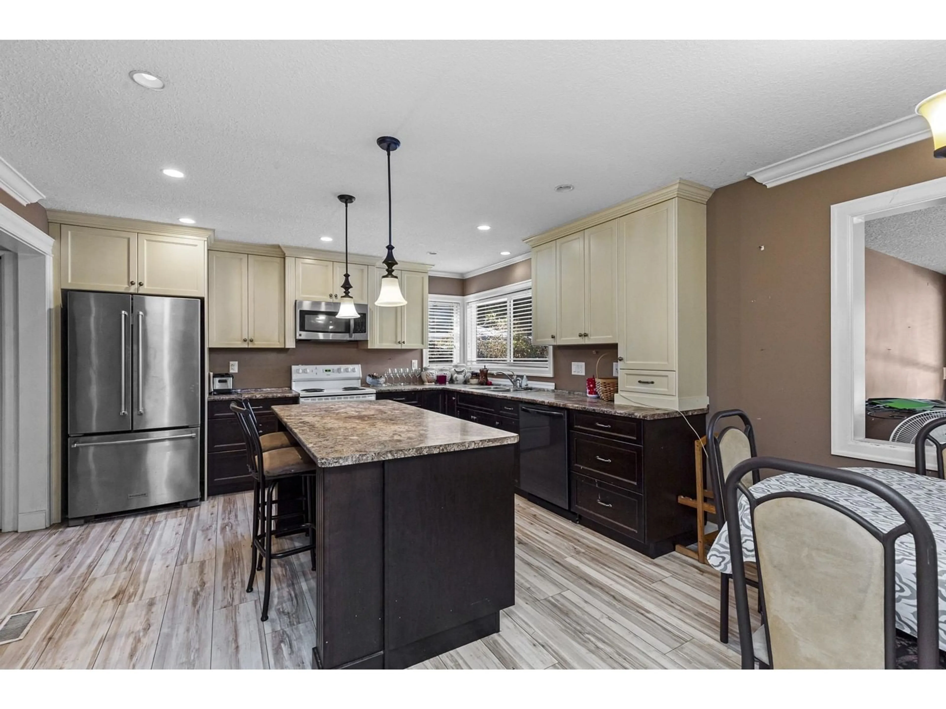 Open concept kitchen, unknown for 33583 1, Mission British Columbia V2V1H3