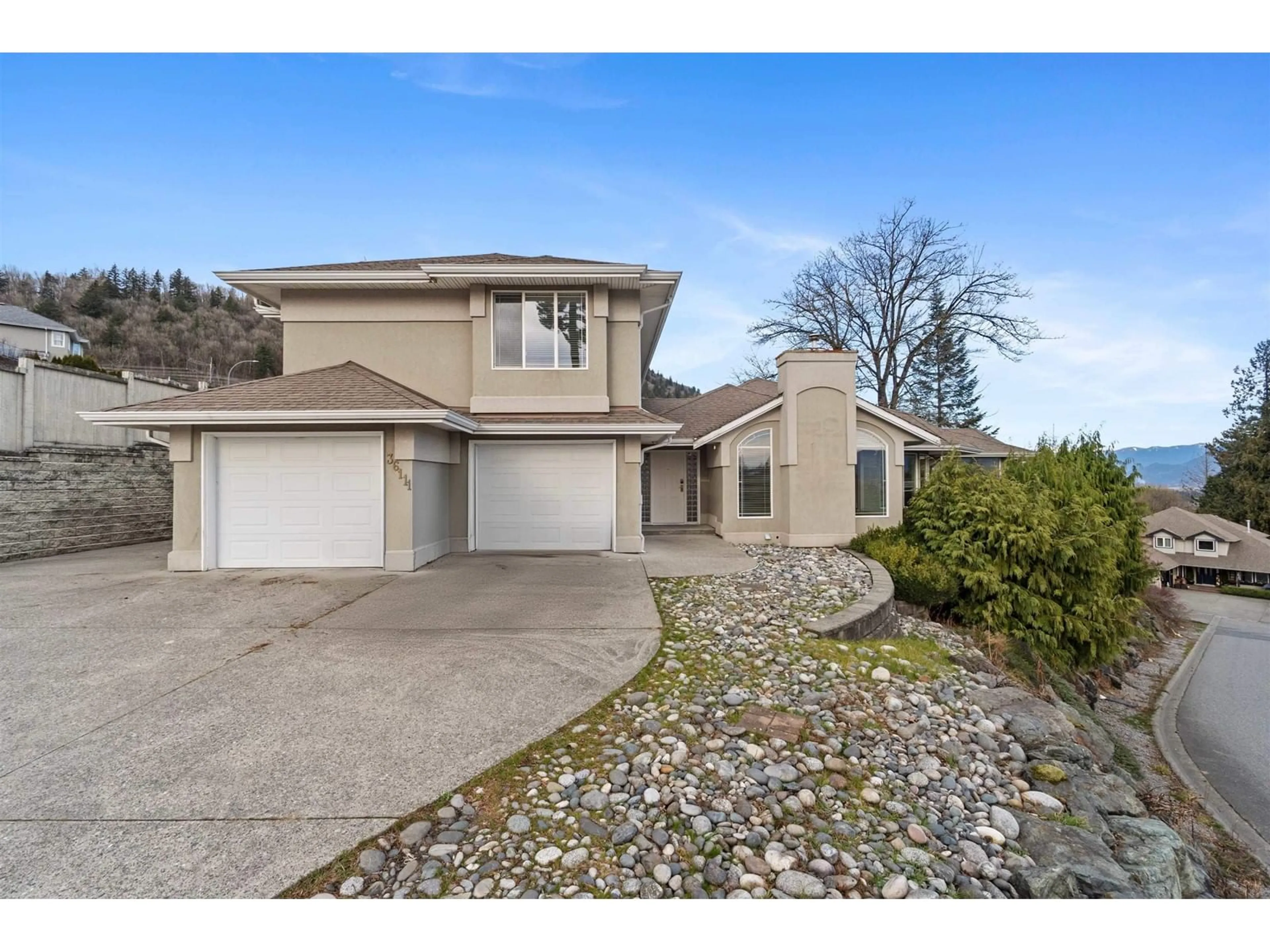 A pic from outside/outdoor area/front of a property/back of a property/a pic from drone, street for 36111 SPYGLASS, Abbotsford British Columbia V3G2W7