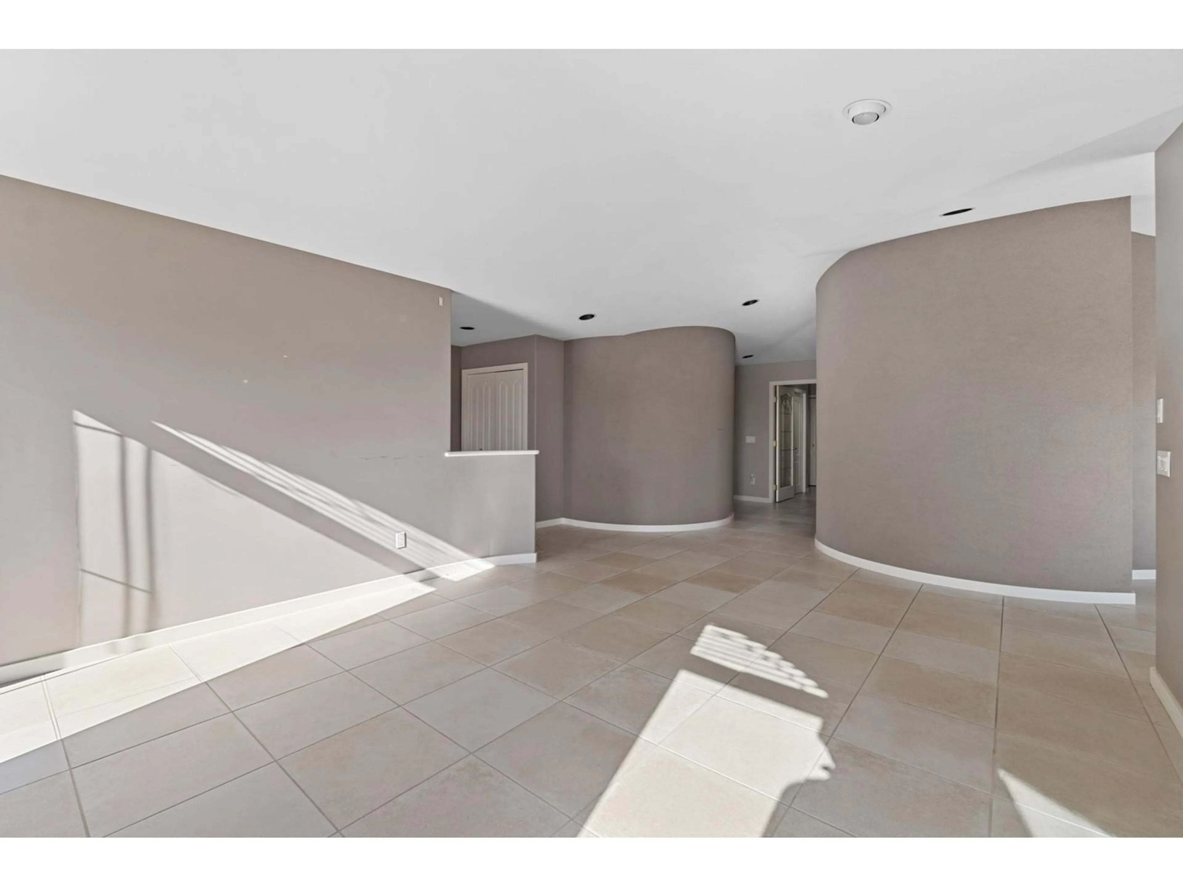 Indoor foyer for 36111 SPYGLASS, Abbotsford British Columbia V3G2W7