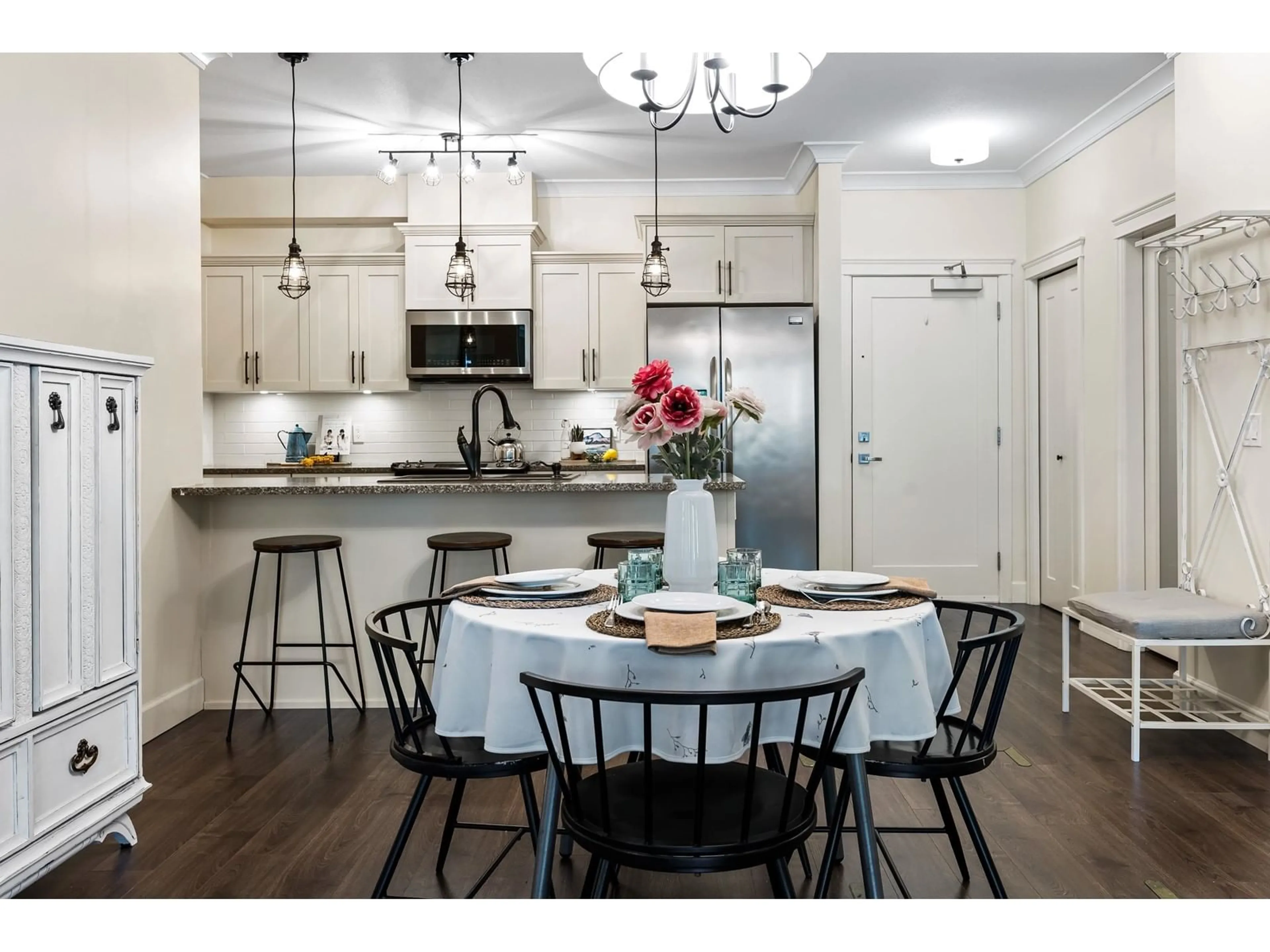 Open concept kitchen, unknown for 111 - 45746 KEITH WILSON ROAD, Chilliwack British Columbia V2R1J9