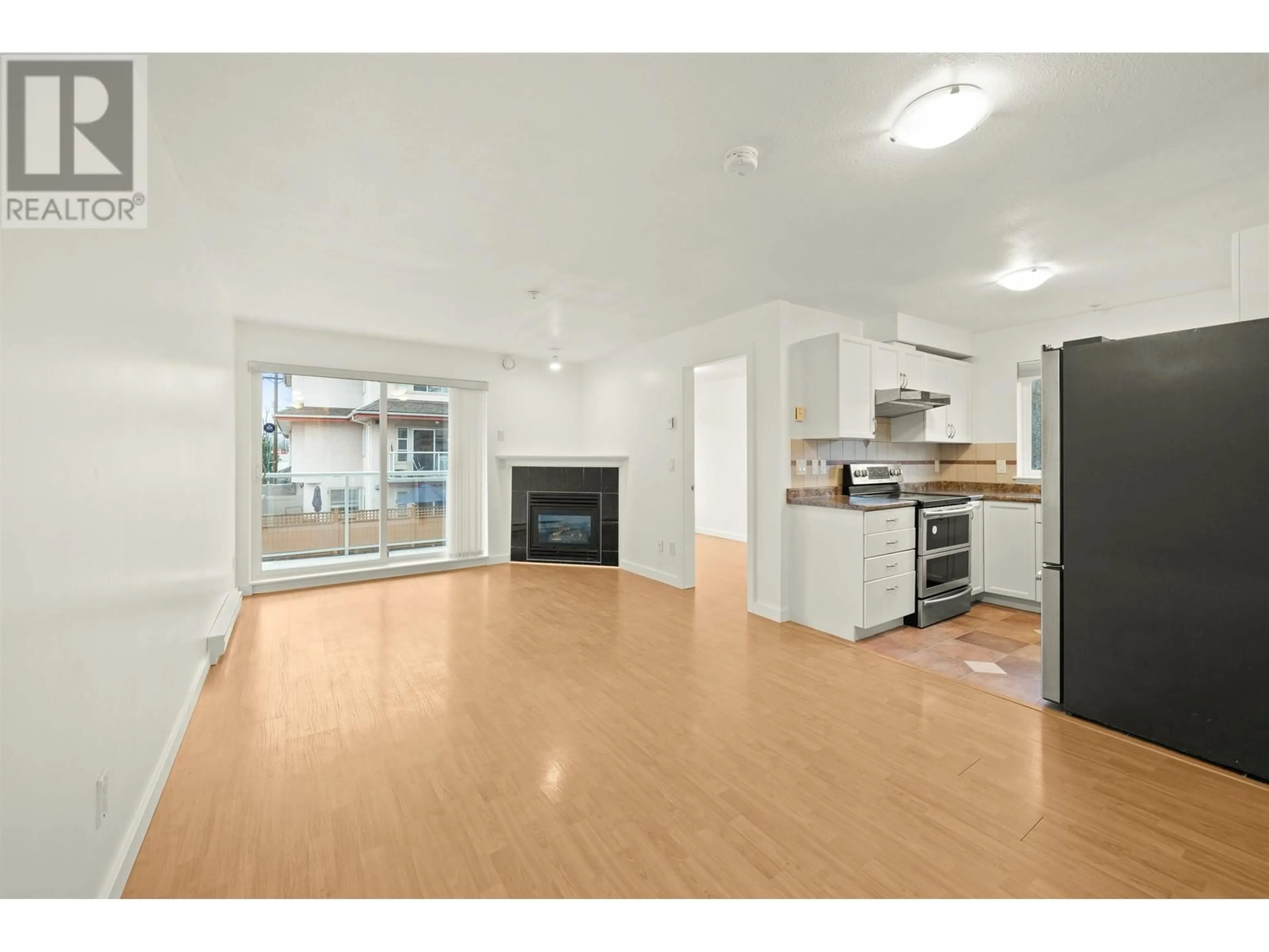 Open concept kitchen, wood/laminate floor for 201 - 1629 GARDEN AVENUE, North Vancouver British Columbia V7P3A6