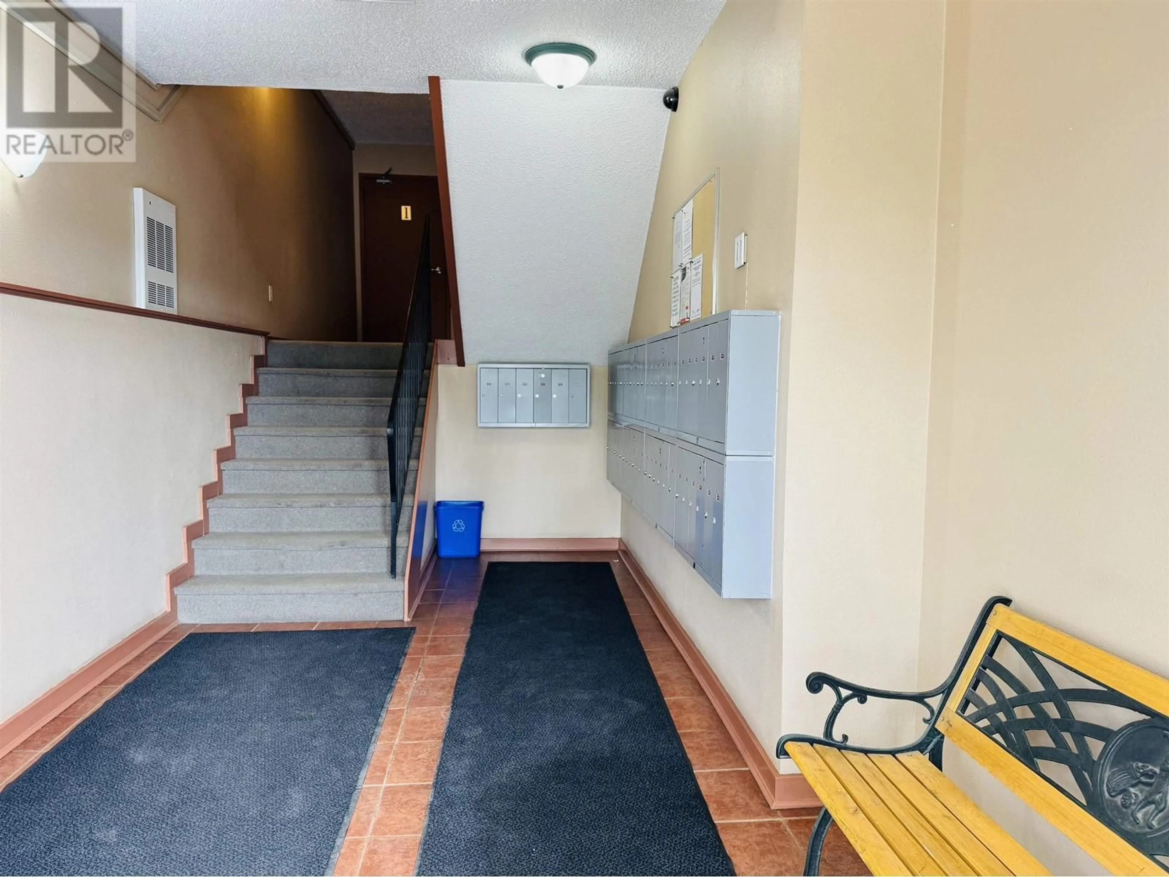Indoor foyer for 405 - 282 BROADWAY AVENUE, Williams Lake British Columbia V2G4J8