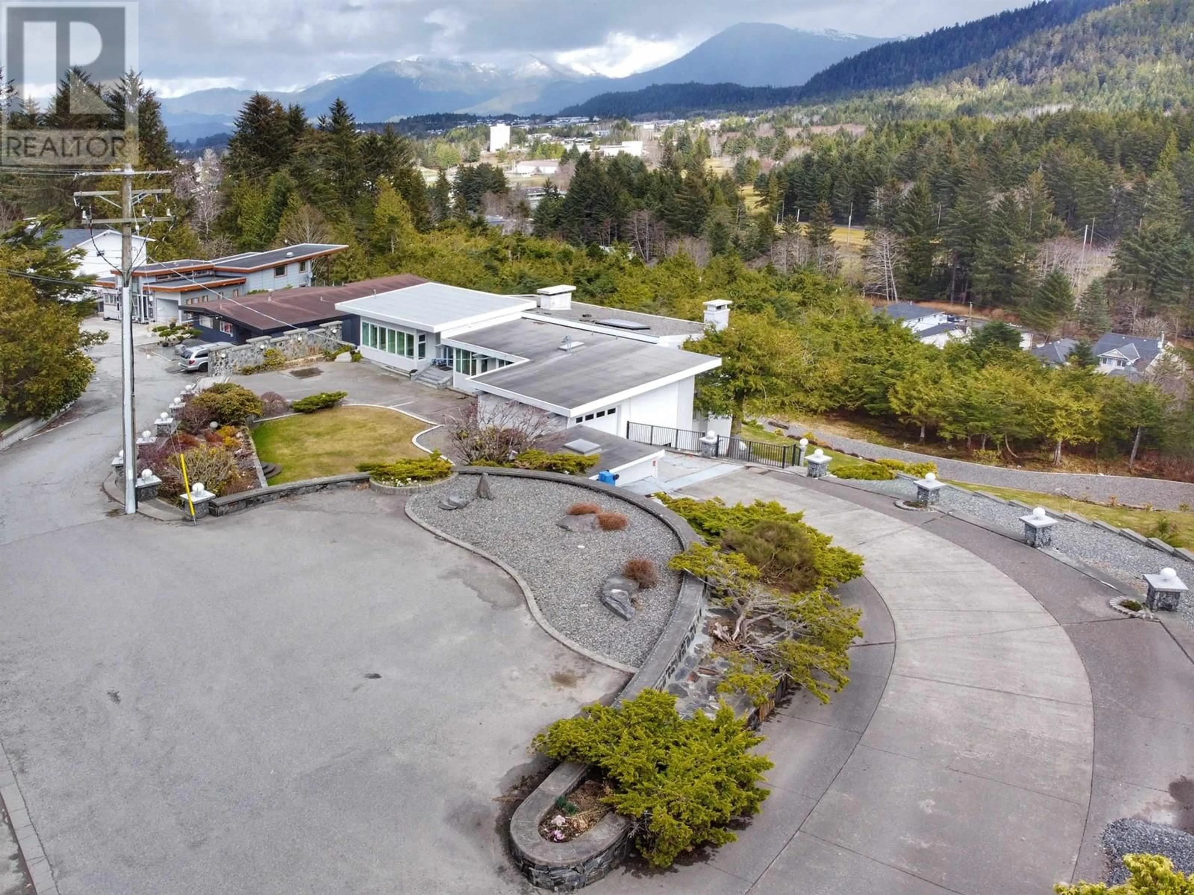 A pic from outside/outdoor area/front of a property/back of a property/a pic from drone, mountain view for 933 SUMMIT AVENUE, Prince Rupert British Columbia V8J2A2