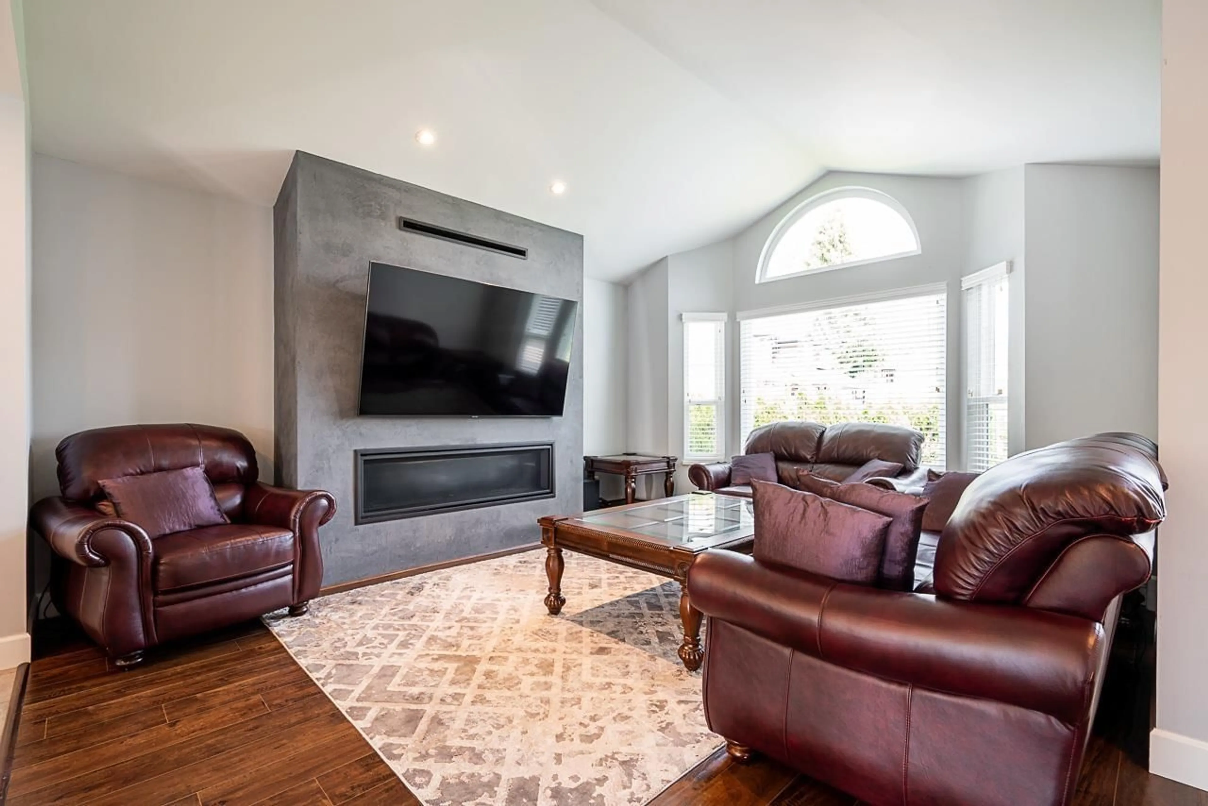 Living room with furniture, unknown for 8489 146, Surrey British Columbia V3S7R4