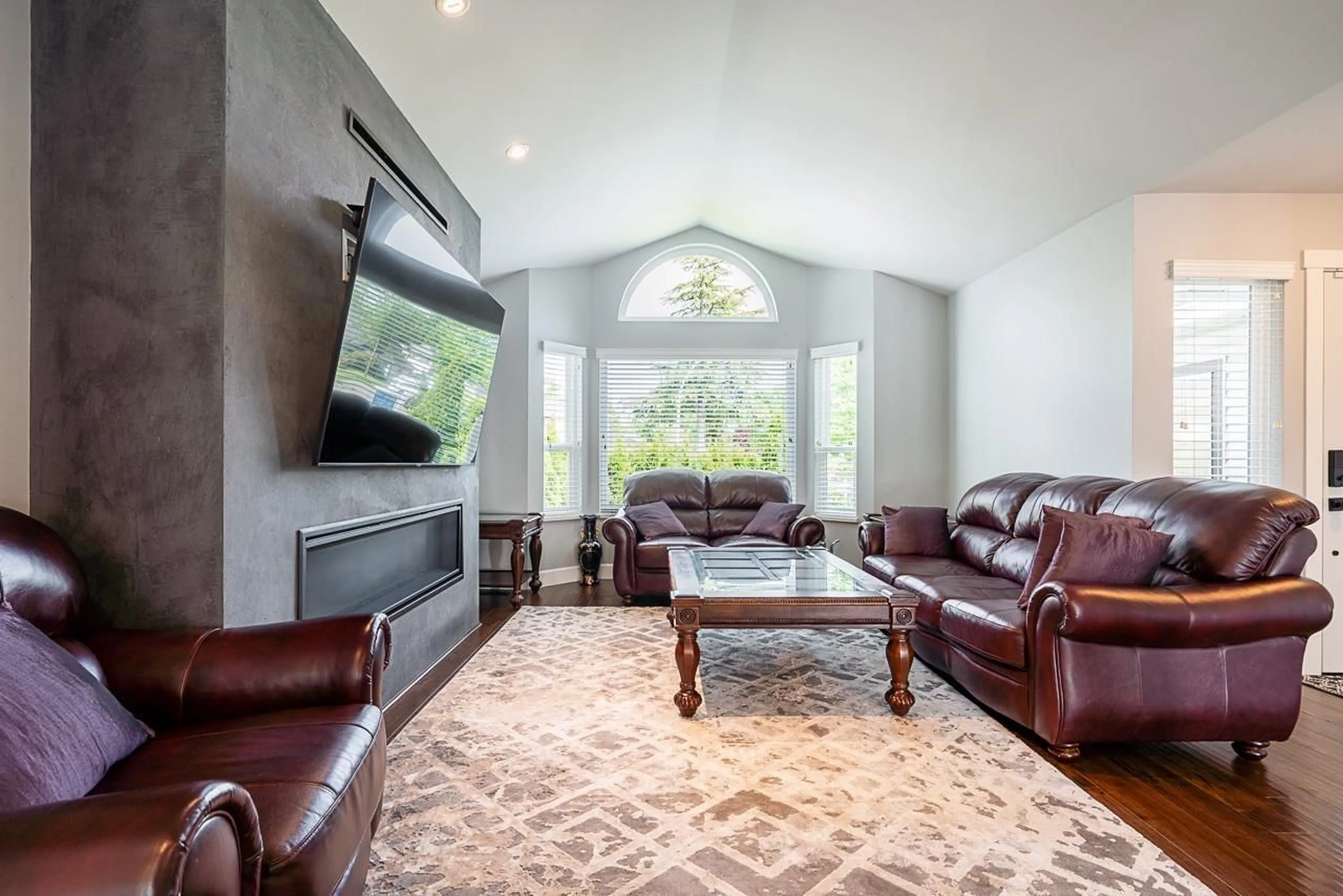 Living room with furniture, unknown for 8489 146, Surrey British Columbia V3S7R4
