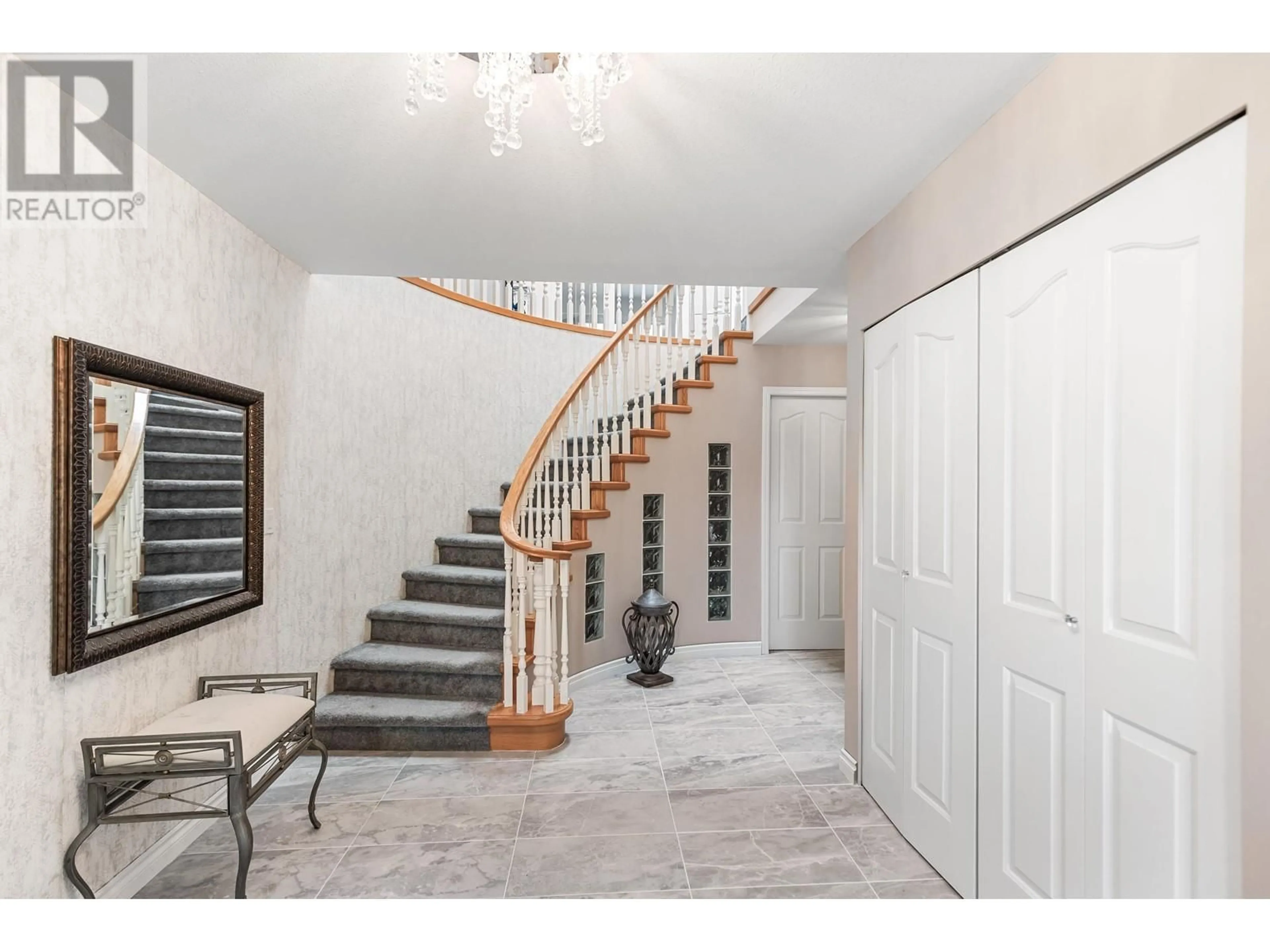 Indoor foyer for 12457 188 STREET, Pitt Meadows British Columbia V3Y2G9