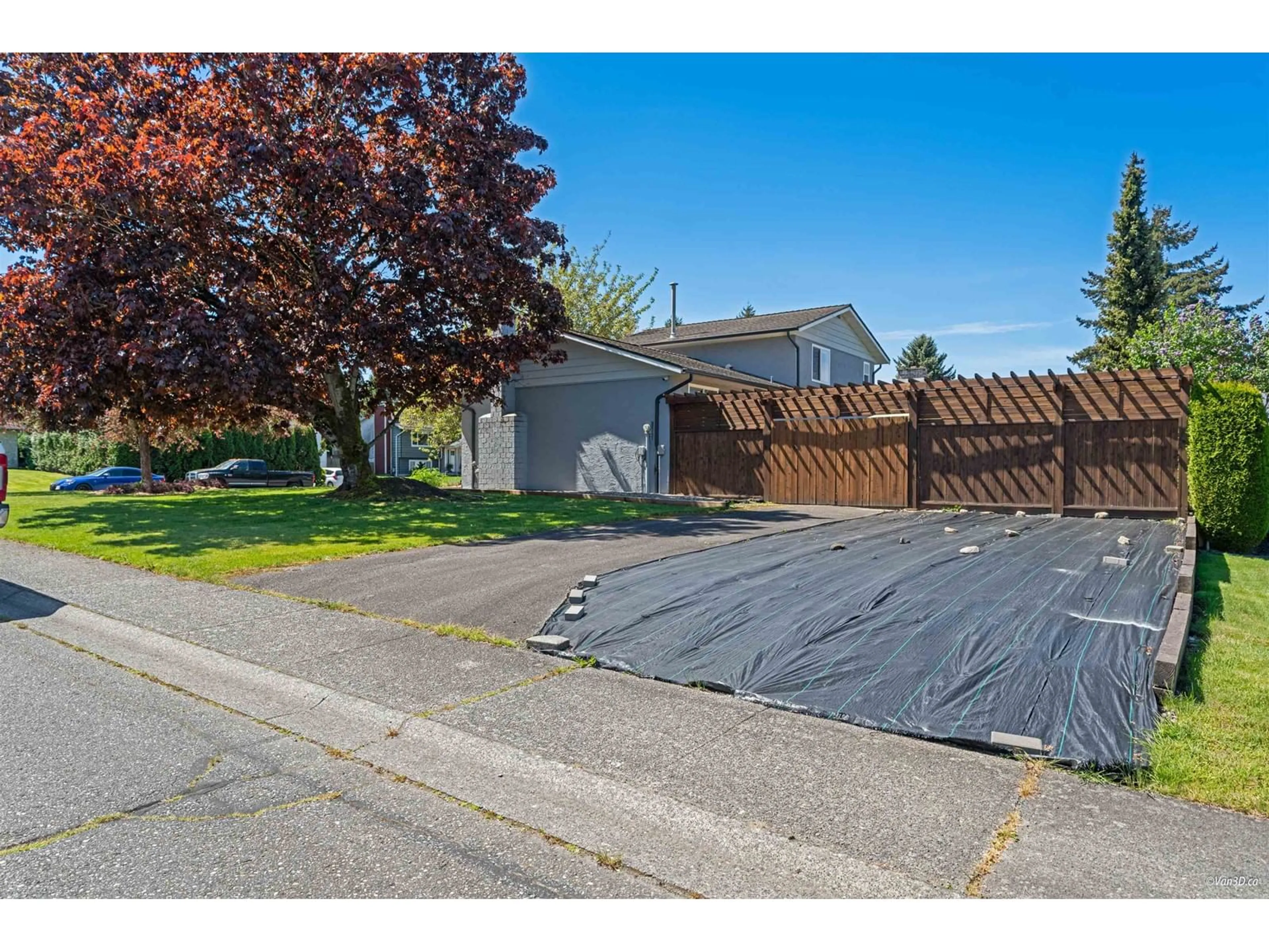 A pic from outside/outdoor area/front of a property/back of a property/a pic from drone, street for 26549 29B, Langley British Columbia V4W3B5