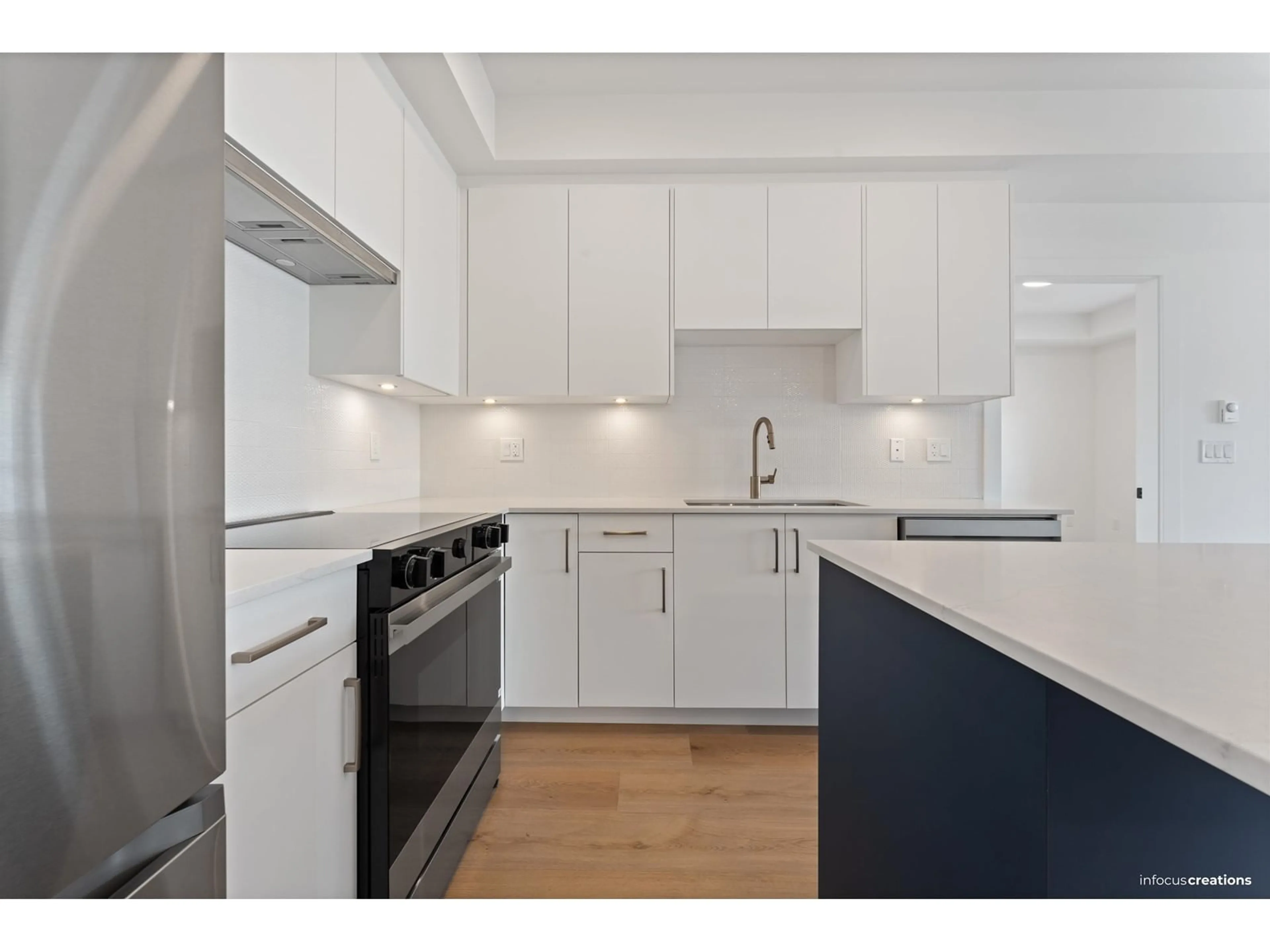 Standard kitchen, unknown for 215 - 20286 72B, Langley British Columbia V2Y3X4