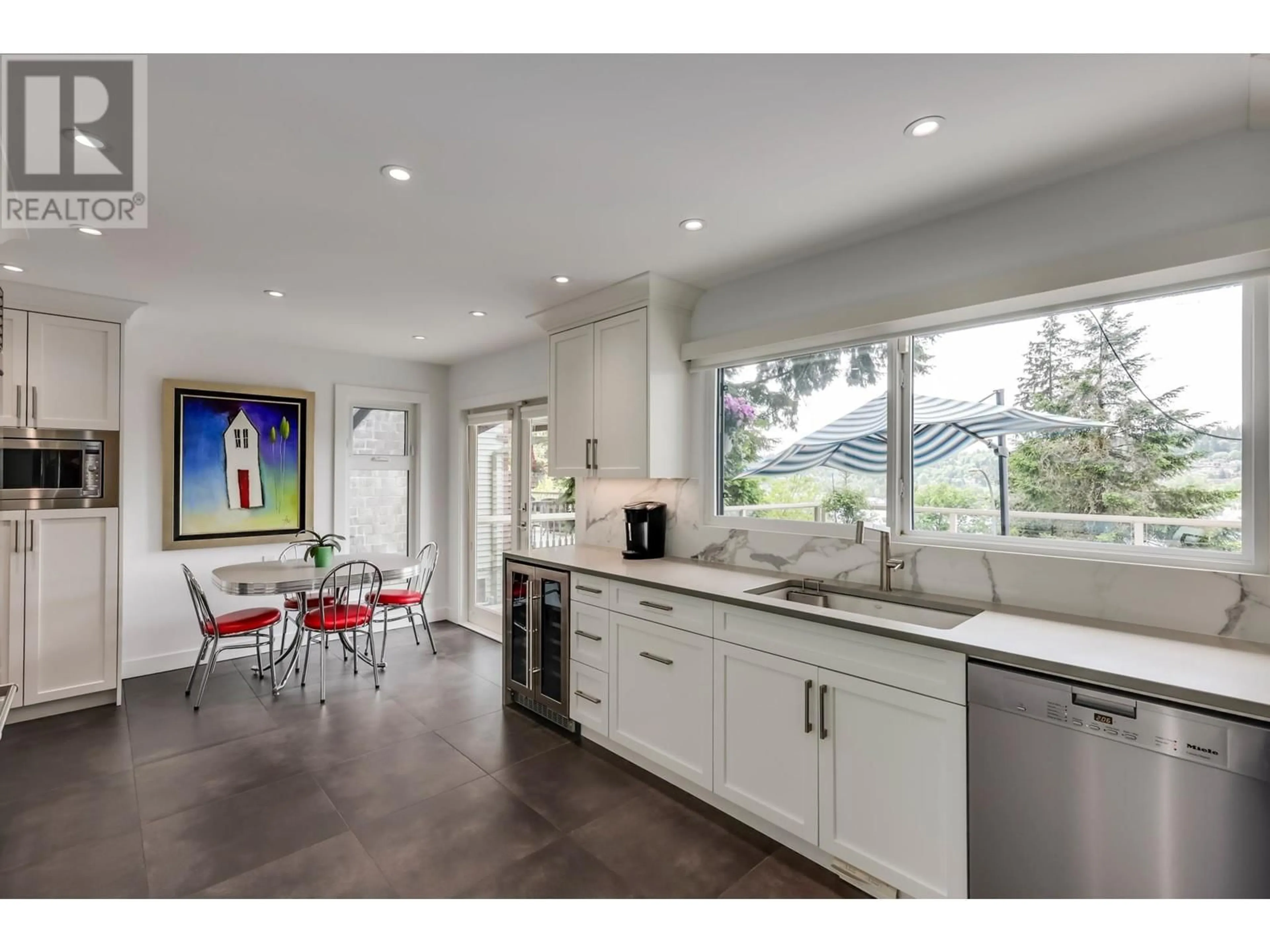 Open concept kitchen, unknown for 31 AXFORD BAY, Port Moody British Columbia V3H3R4