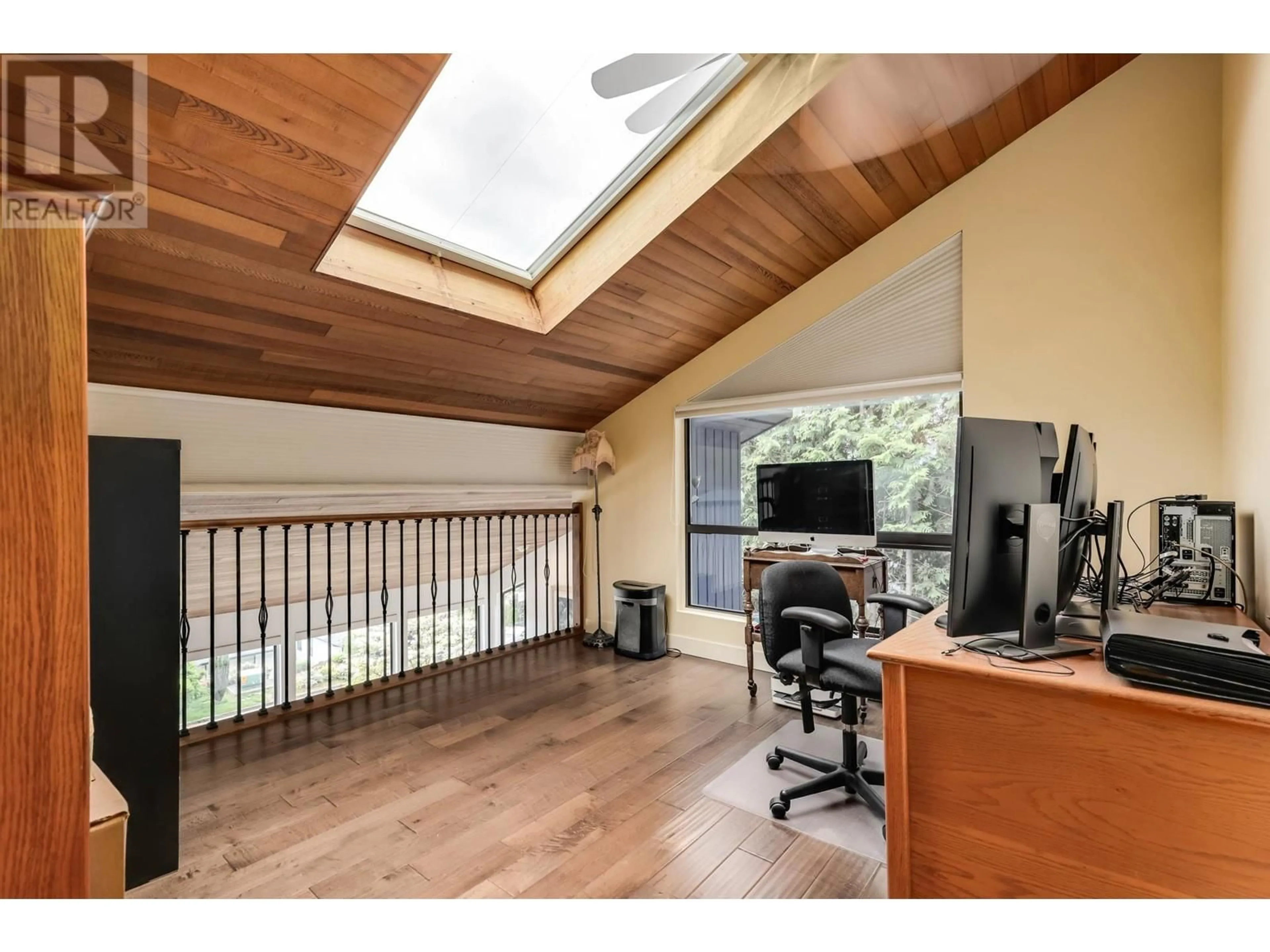 A pic of a room for 31 AXFORD BAY, Port Moody British Columbia V3H3R4