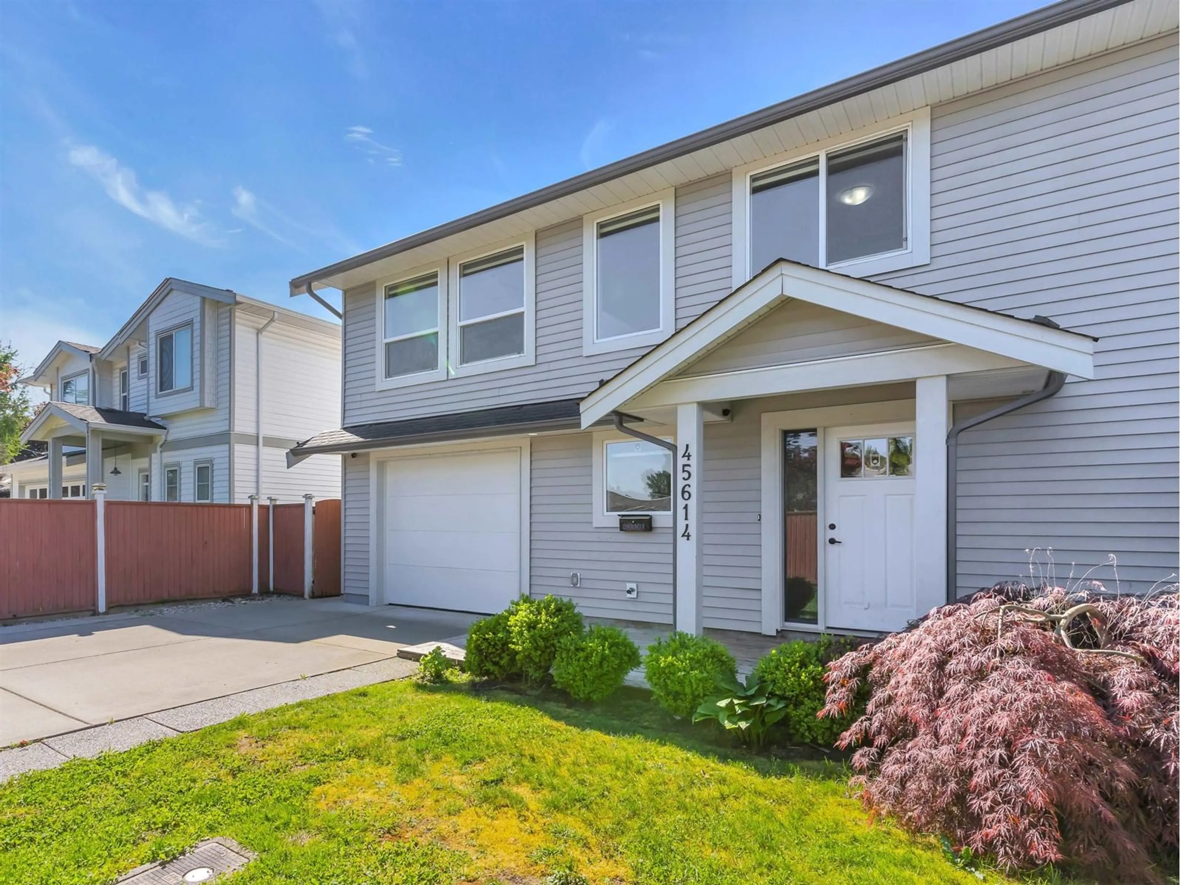 Home with vinyl exterior material, street for 45614 HERRON AVENUE, Chilliwack British Columbia V2P3G9