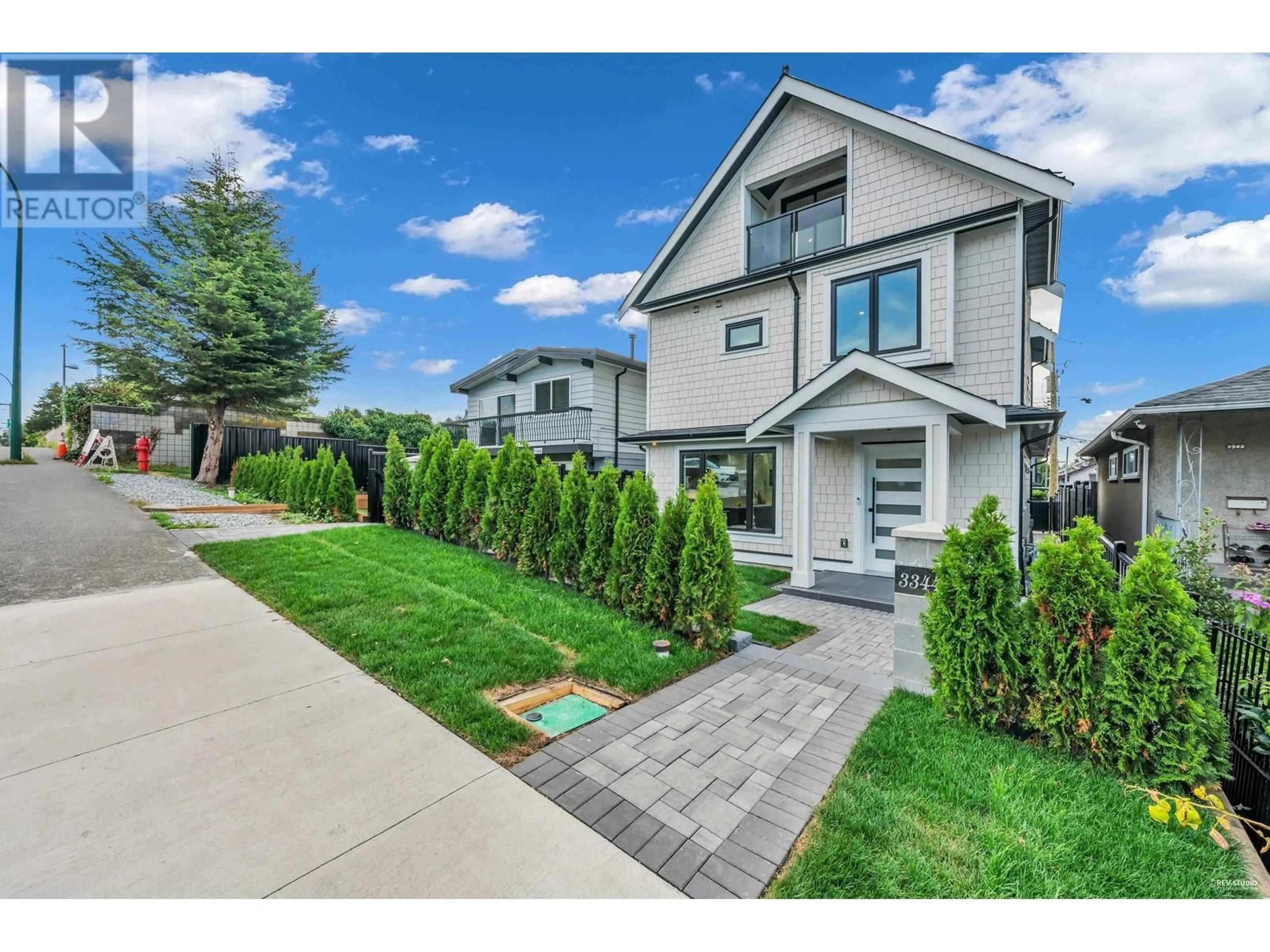 Unknown for 2 - 3344 ADANAC STREET, Vancouver British Columbia V5K2P3
