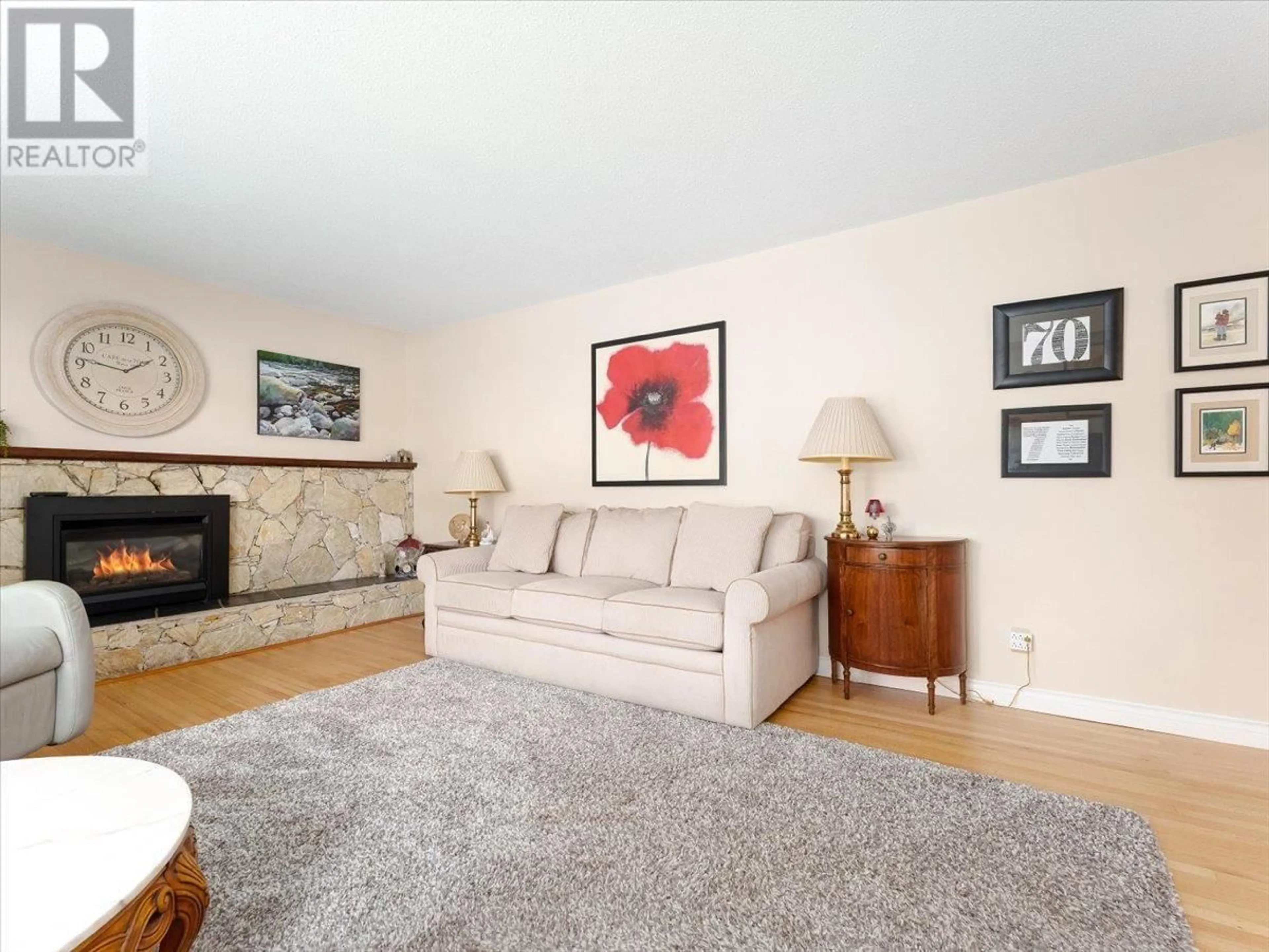 Living room with furniture, unknown for 4347 RUTH CRESCENT, North Vancouver British Columbia V7K2N1