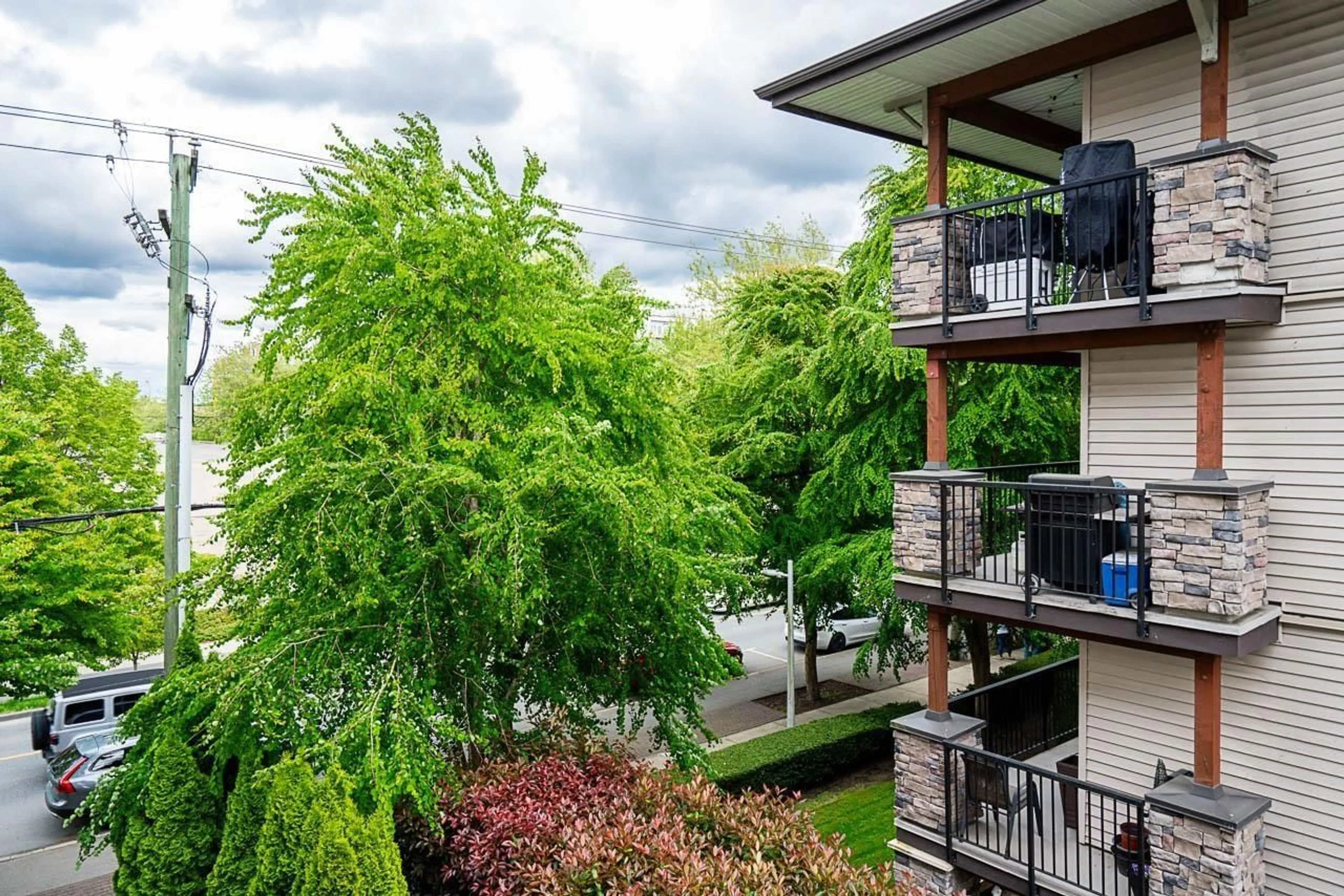 Patio, unknown for 302 - 5499 203, Langley British Columbia V3A1W1